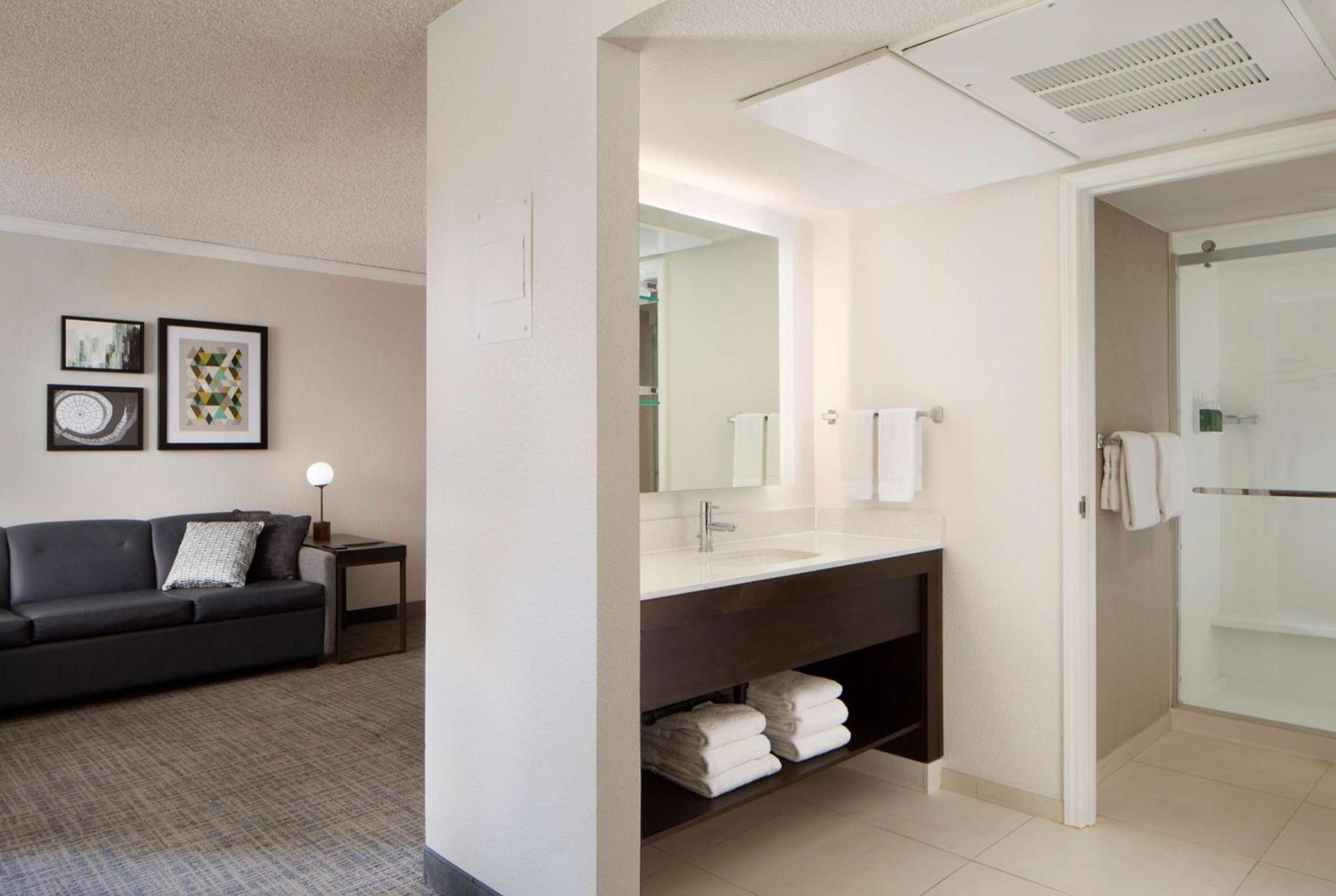 Sonesta ES Suites Fresno photo 22