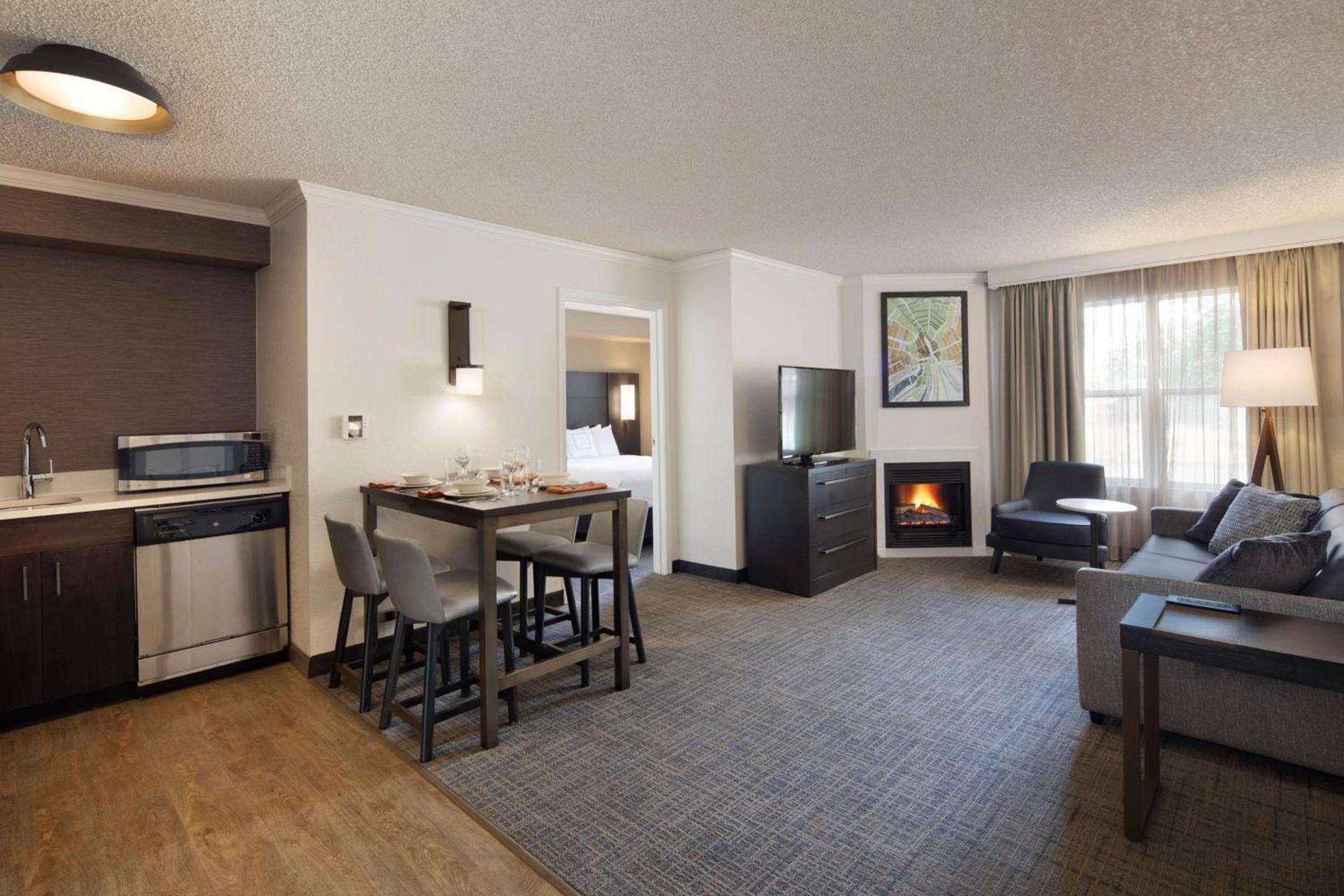 Sonesta ES Suites Fresno photo 23