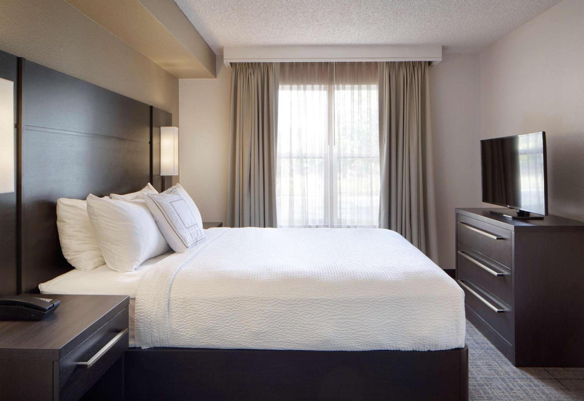 Sonesta ES Suites Fresno photo 26