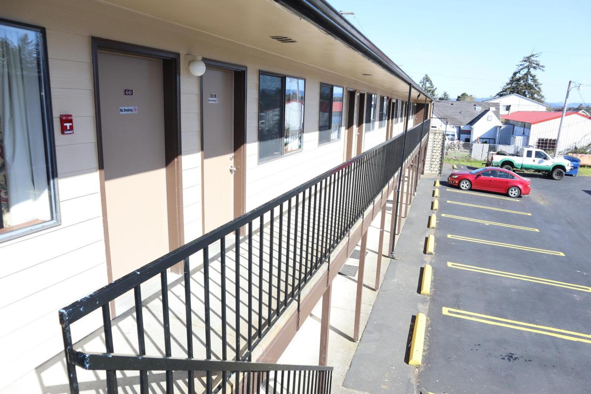 Silver Sands Motel photo 12