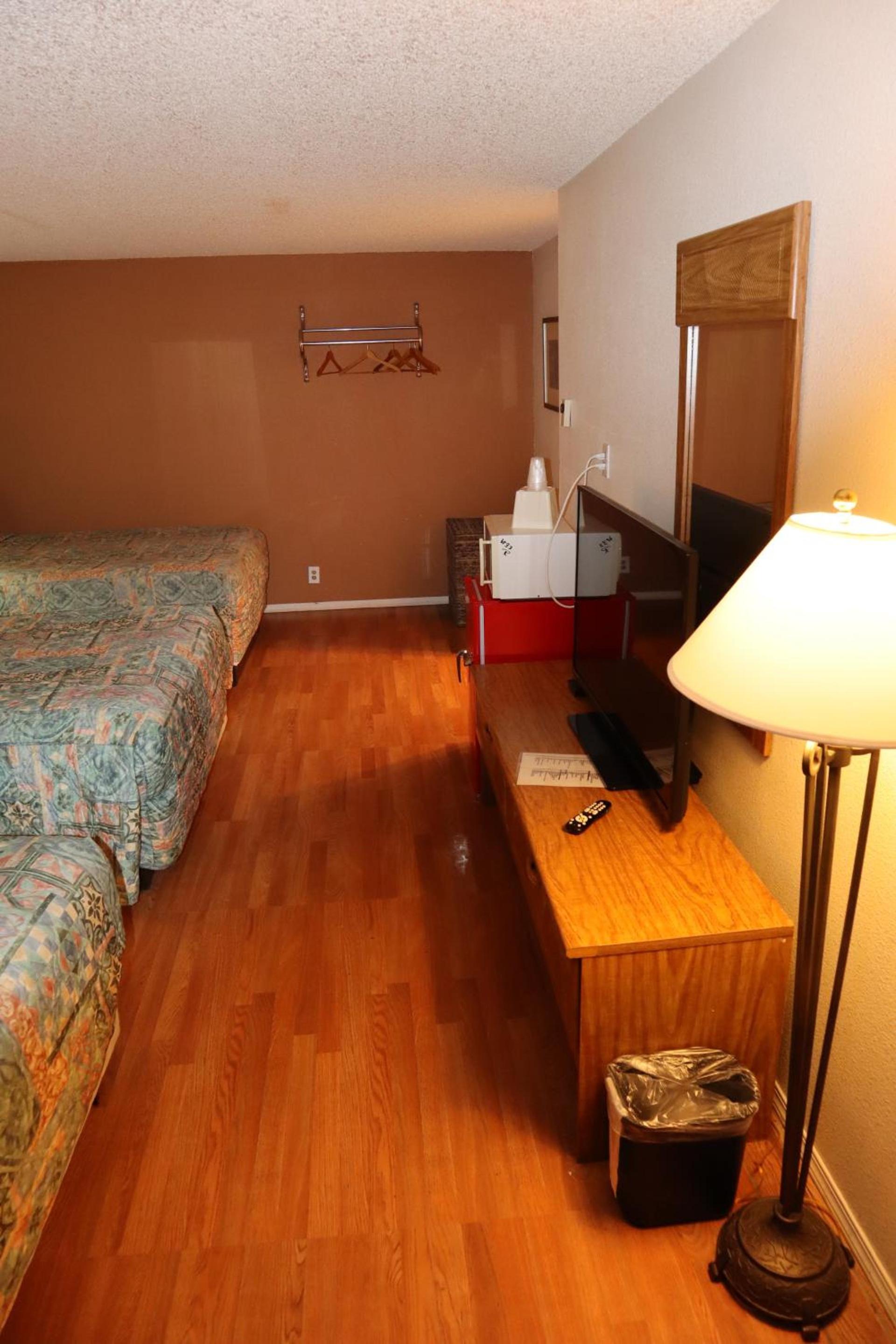 Silver Sands Motel photo 16