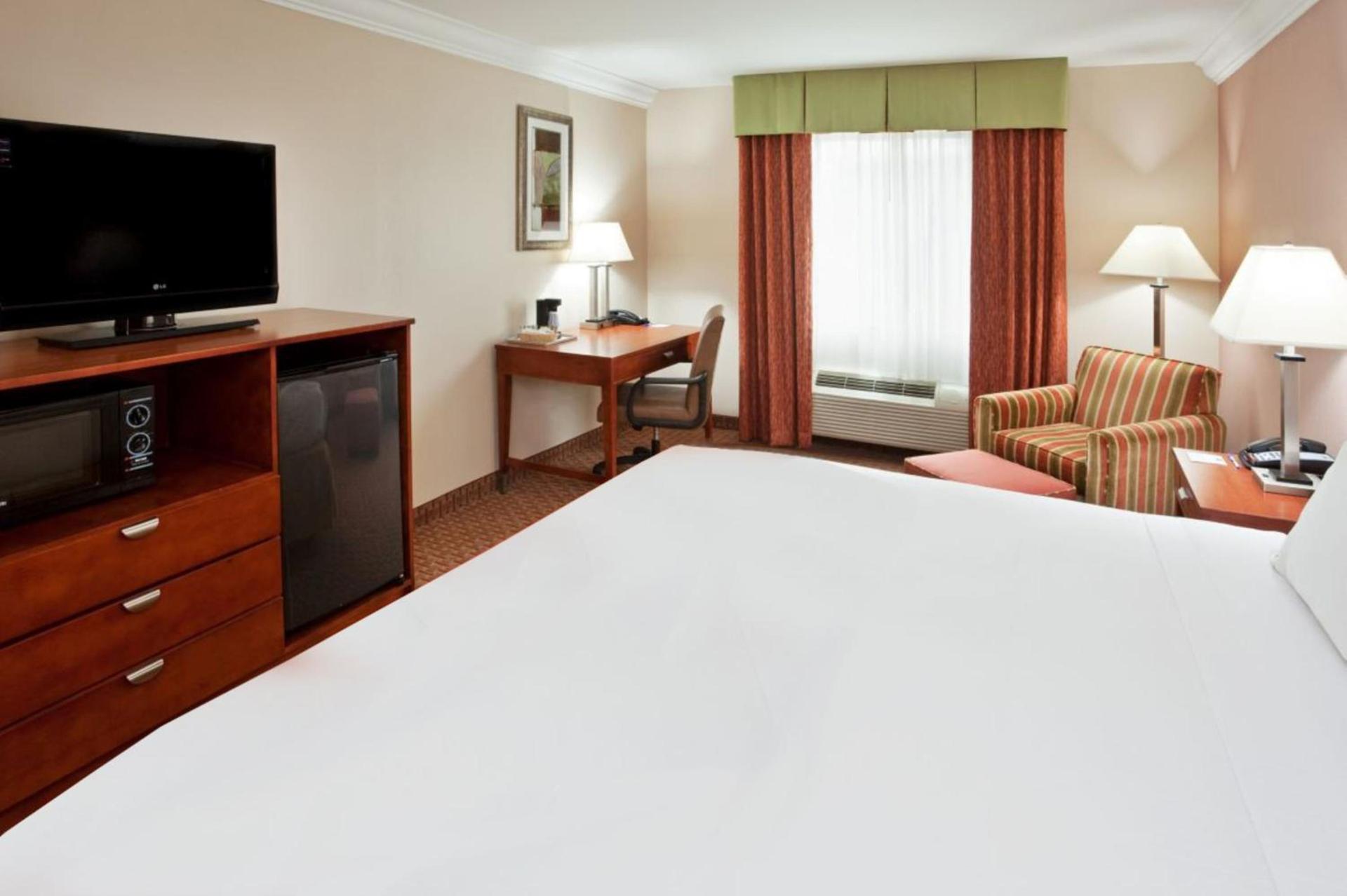 Holiday Inn Express & Suites Niagara Falls by IHG photo 35