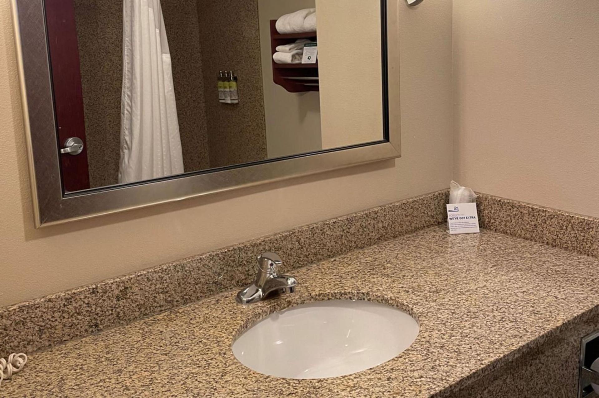 Holiday Inn Express & Suites Niagara Falls by IHG photo 17