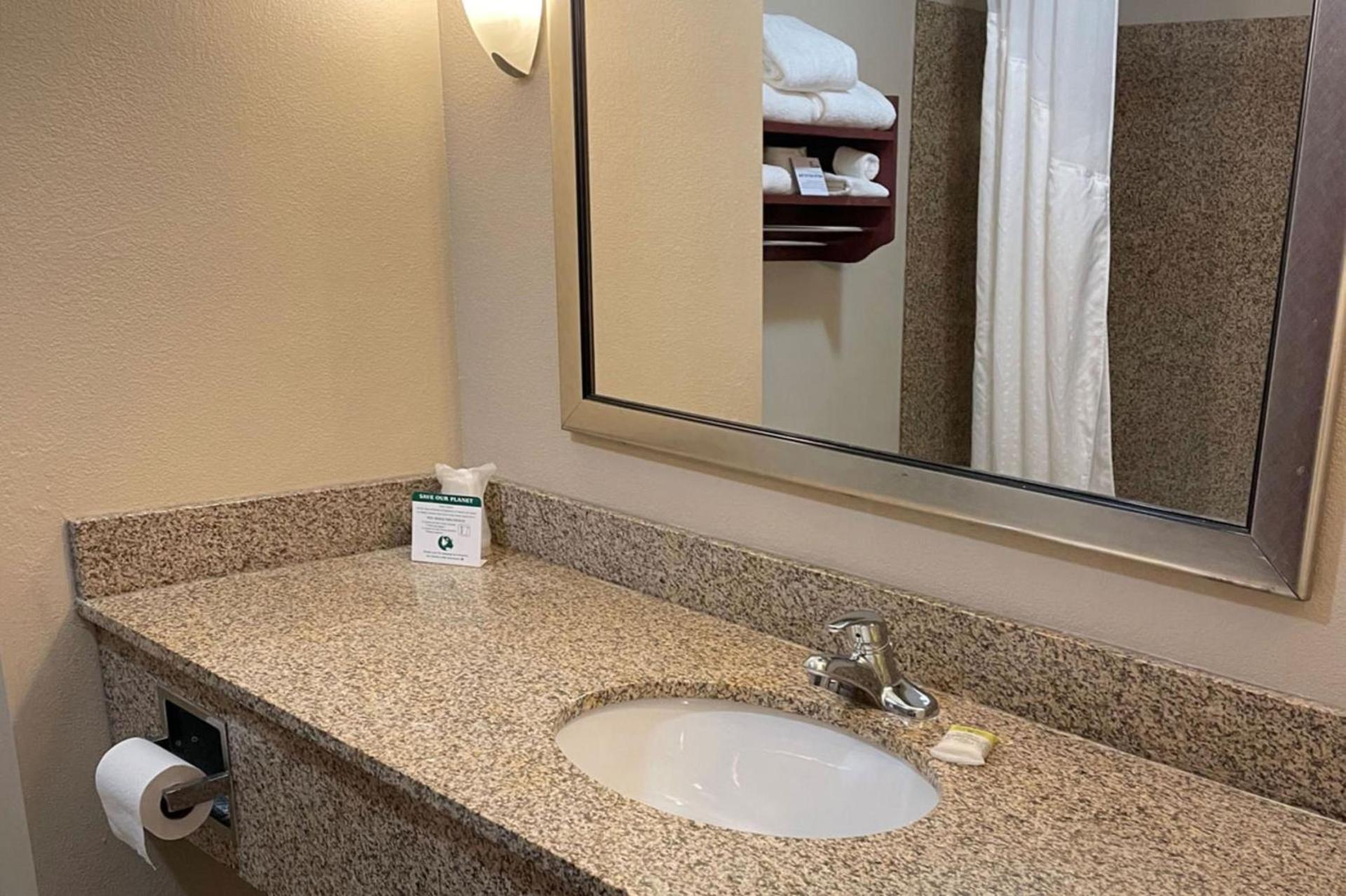 Holiday Inn Express & Suites Niagara Falls by IHG photo 18
