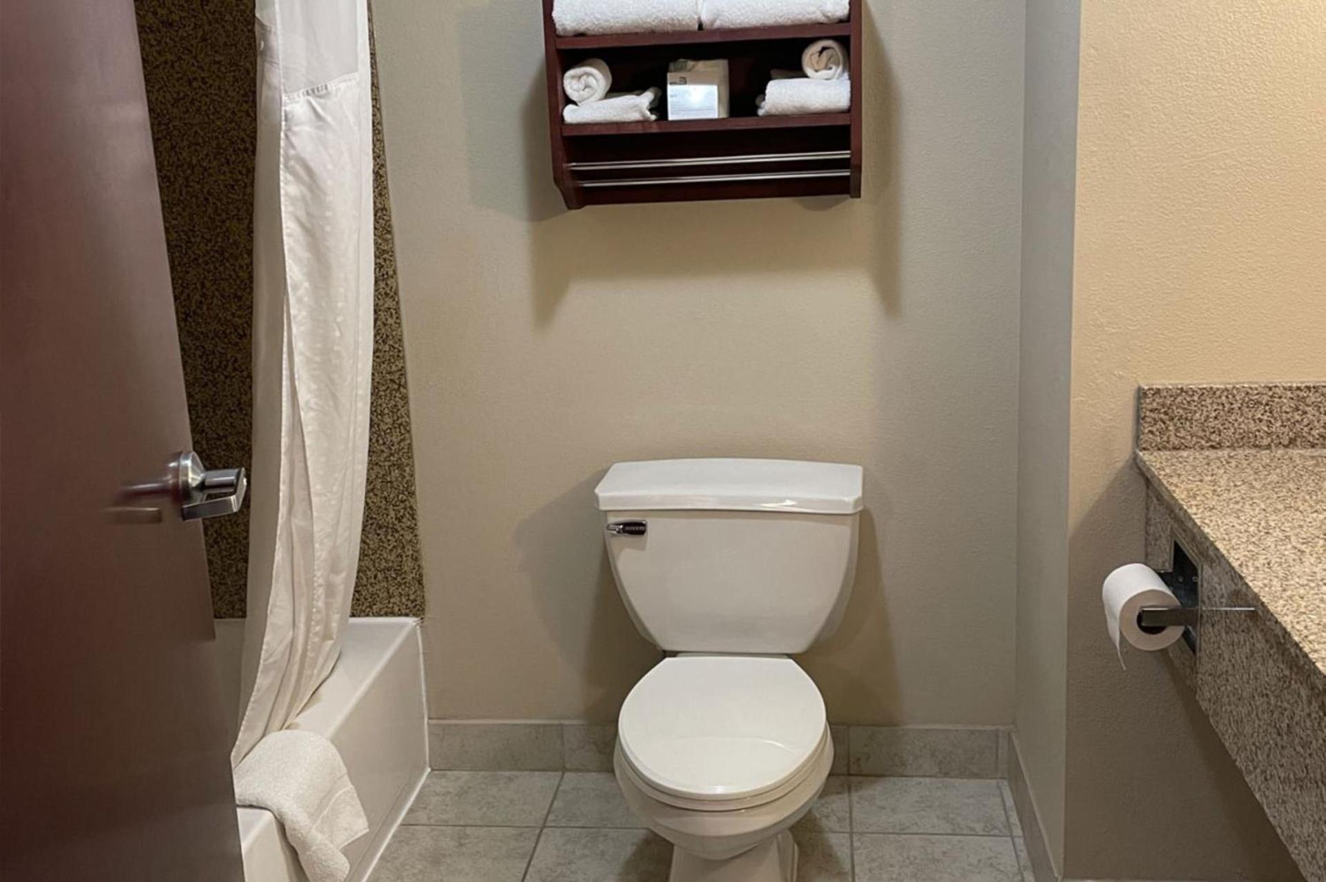 Holiday Inn Express & Suites Niagara Falls by IHG photo 19
