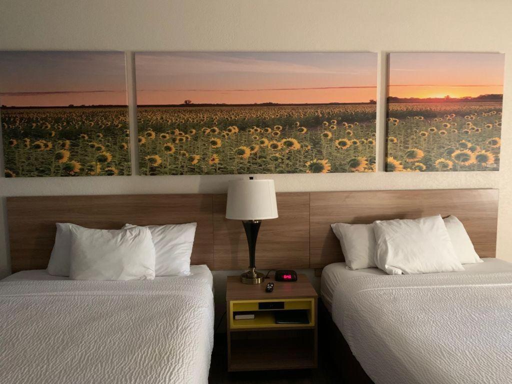 Days Inn by Wyndham Topeka photo 30