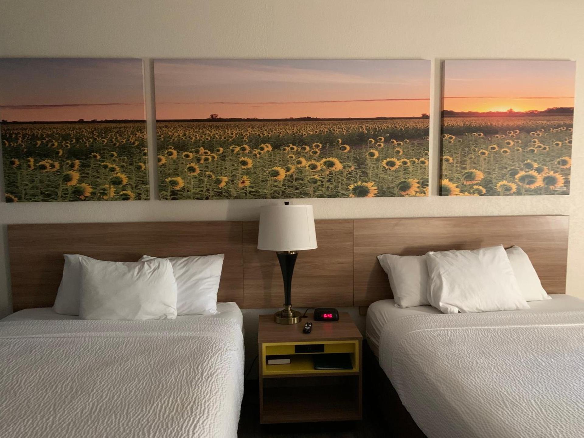 Days Inn by Wyndham Topeka photo 34