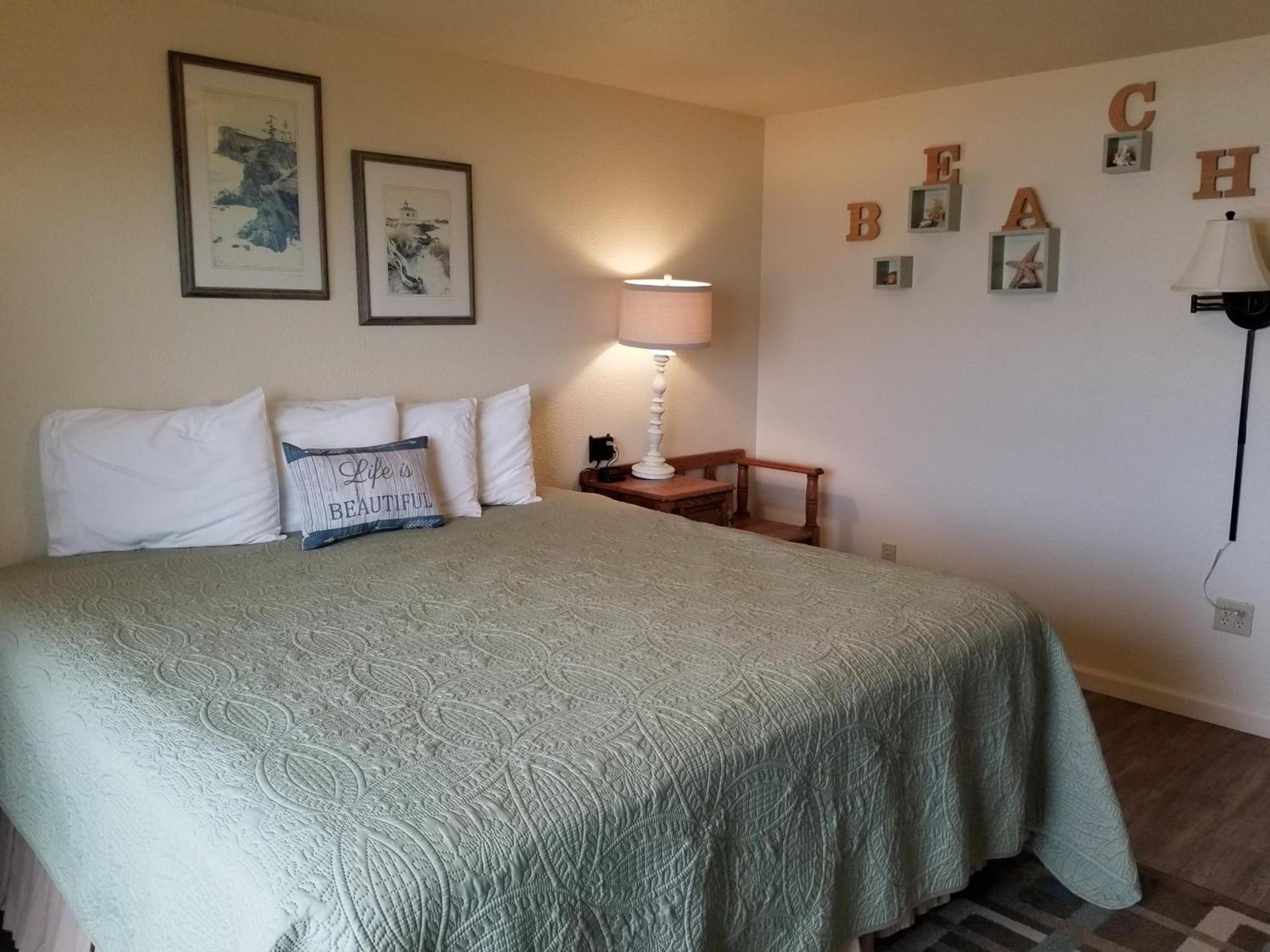 Silver Surf Motel photo 32