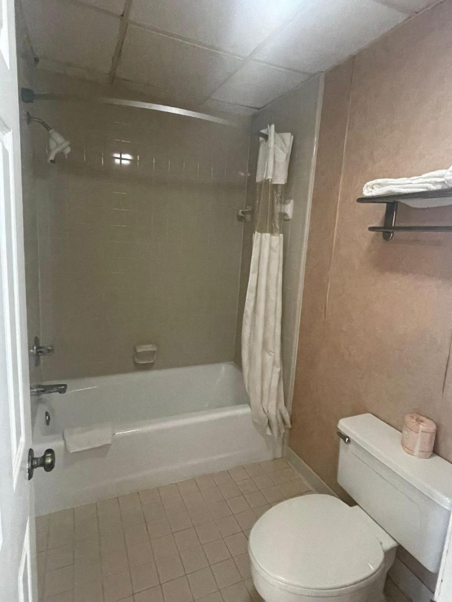 Budgetel Inn & Suites photo 18