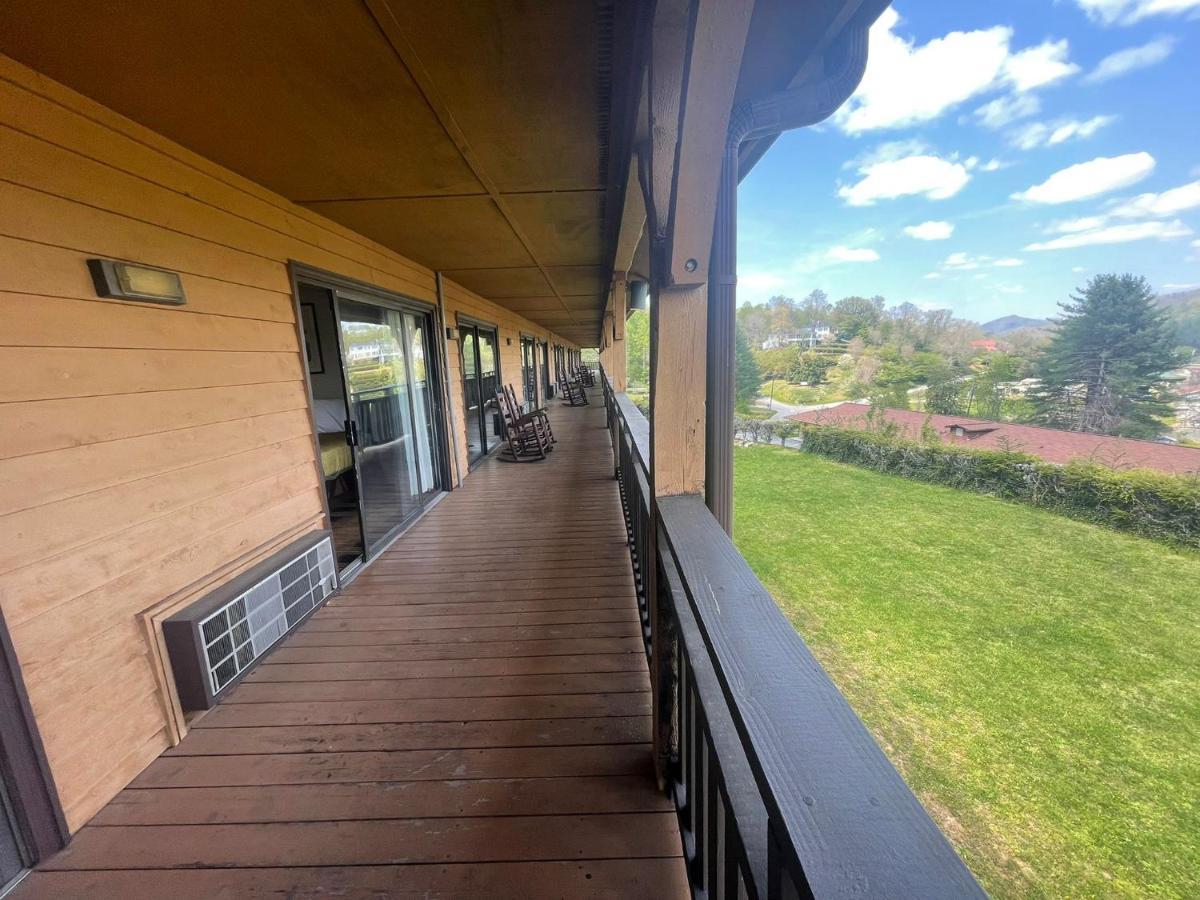Budgetel Inn & Suites photo 39