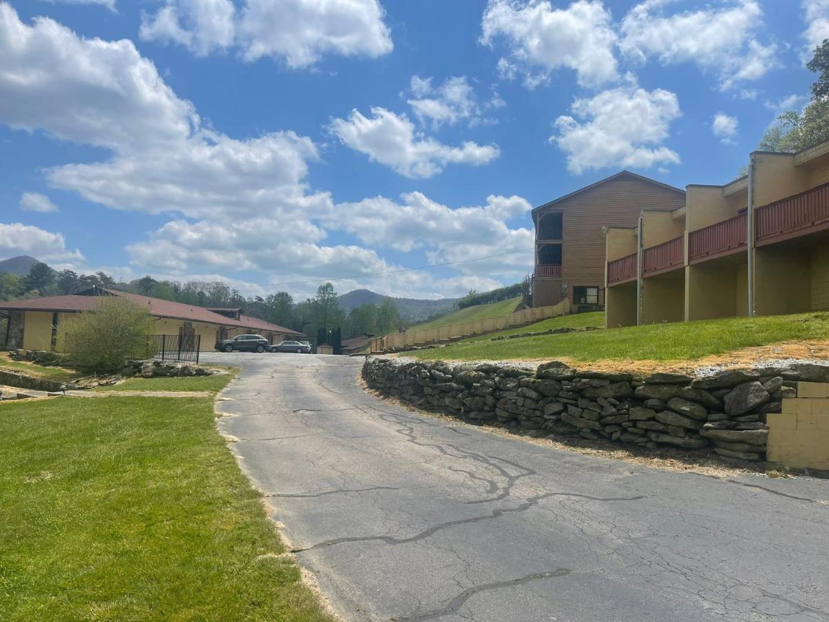 Budgetel Inn & Suites photo 49