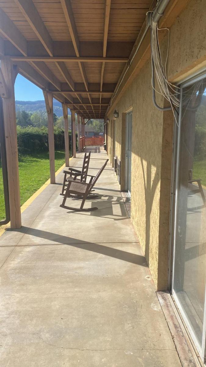 Budgetel Inn & Suites photo 50