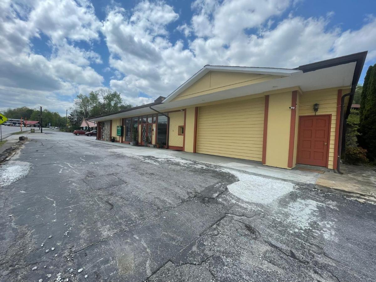 Budgetel Inn & Suites photo 63