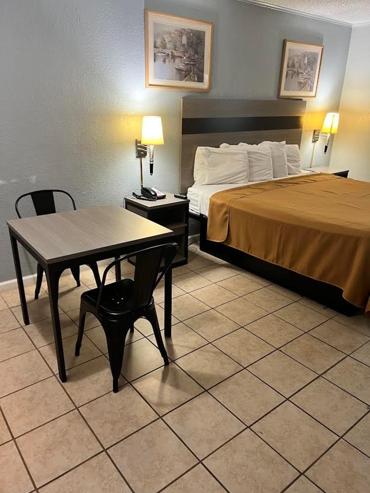 Executive Inn Mercedes Weslaco photo 12