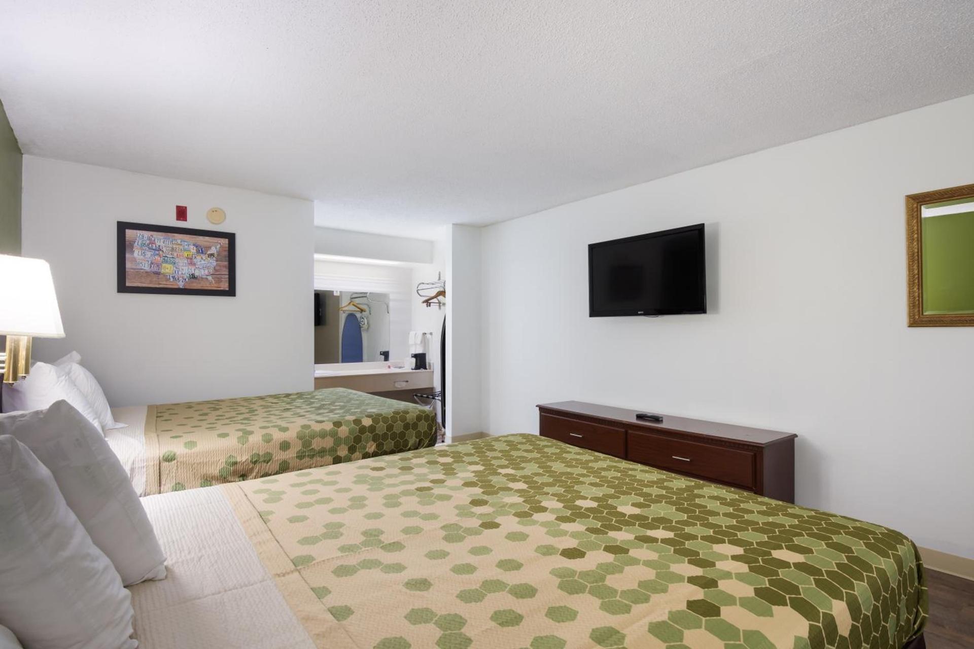 Econo Lodge Inn & Suites Knoxville East photo 38