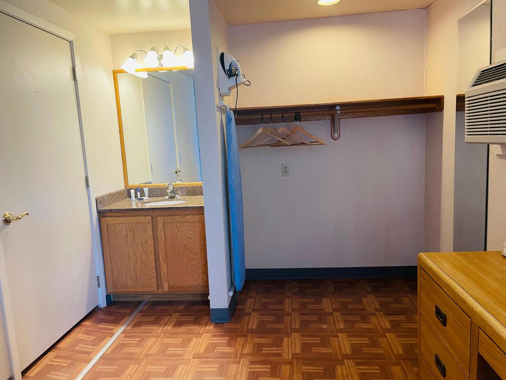 America's Best Value Inn Sandpoint photo 49