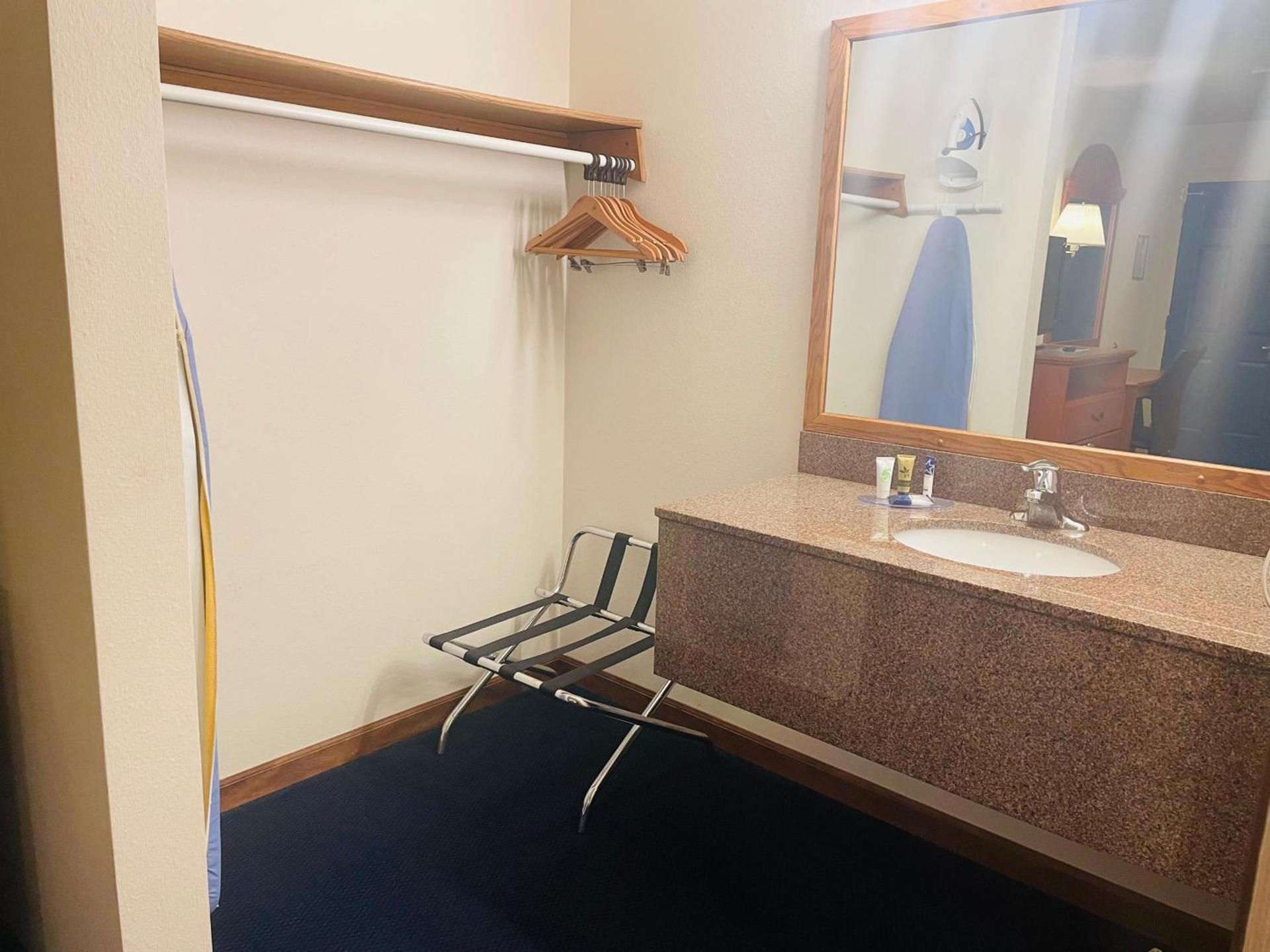 America's Best Value Inn Sandpoint photo 42