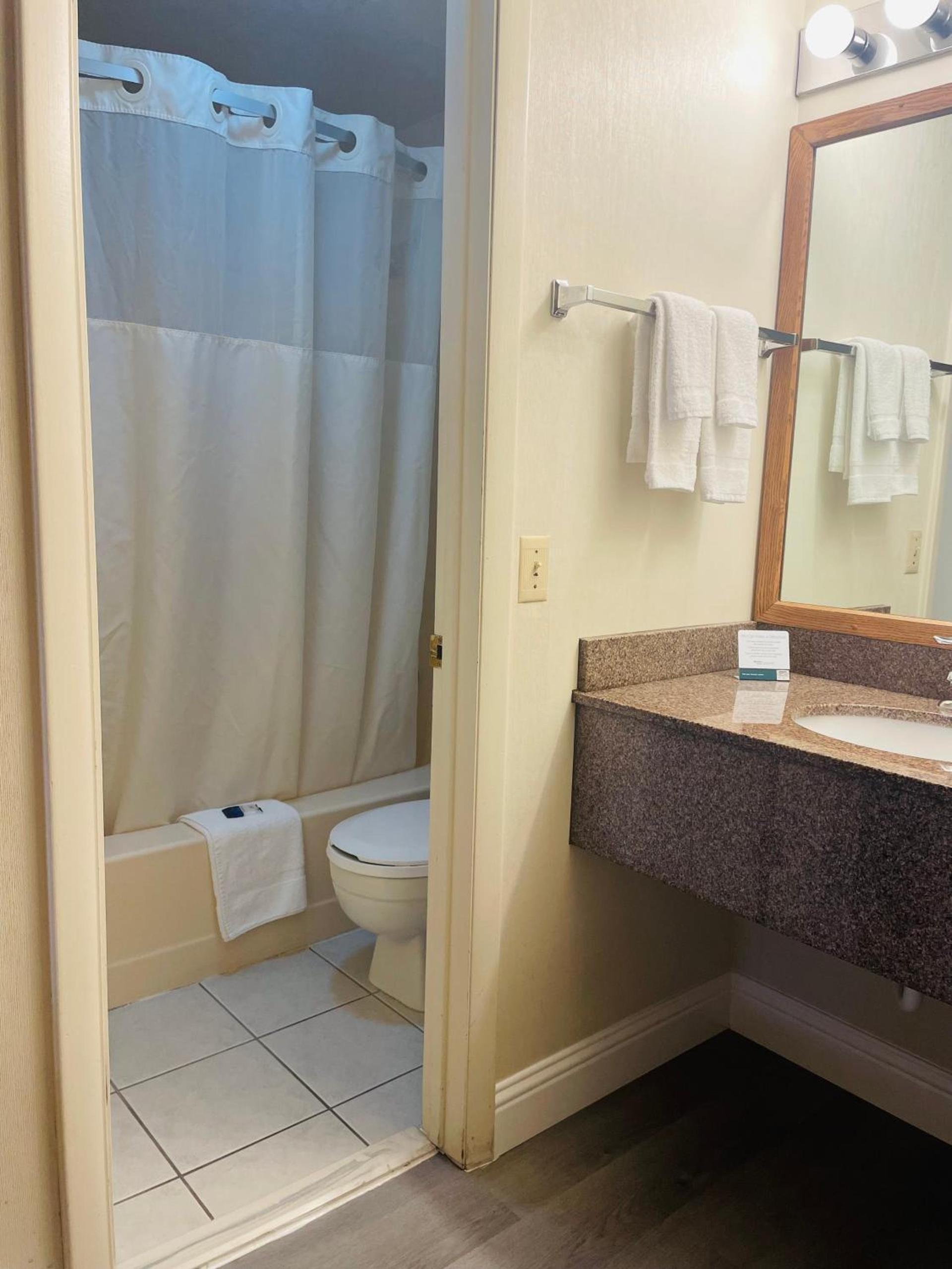 America's Best Value Inn Sandpoint photo 38