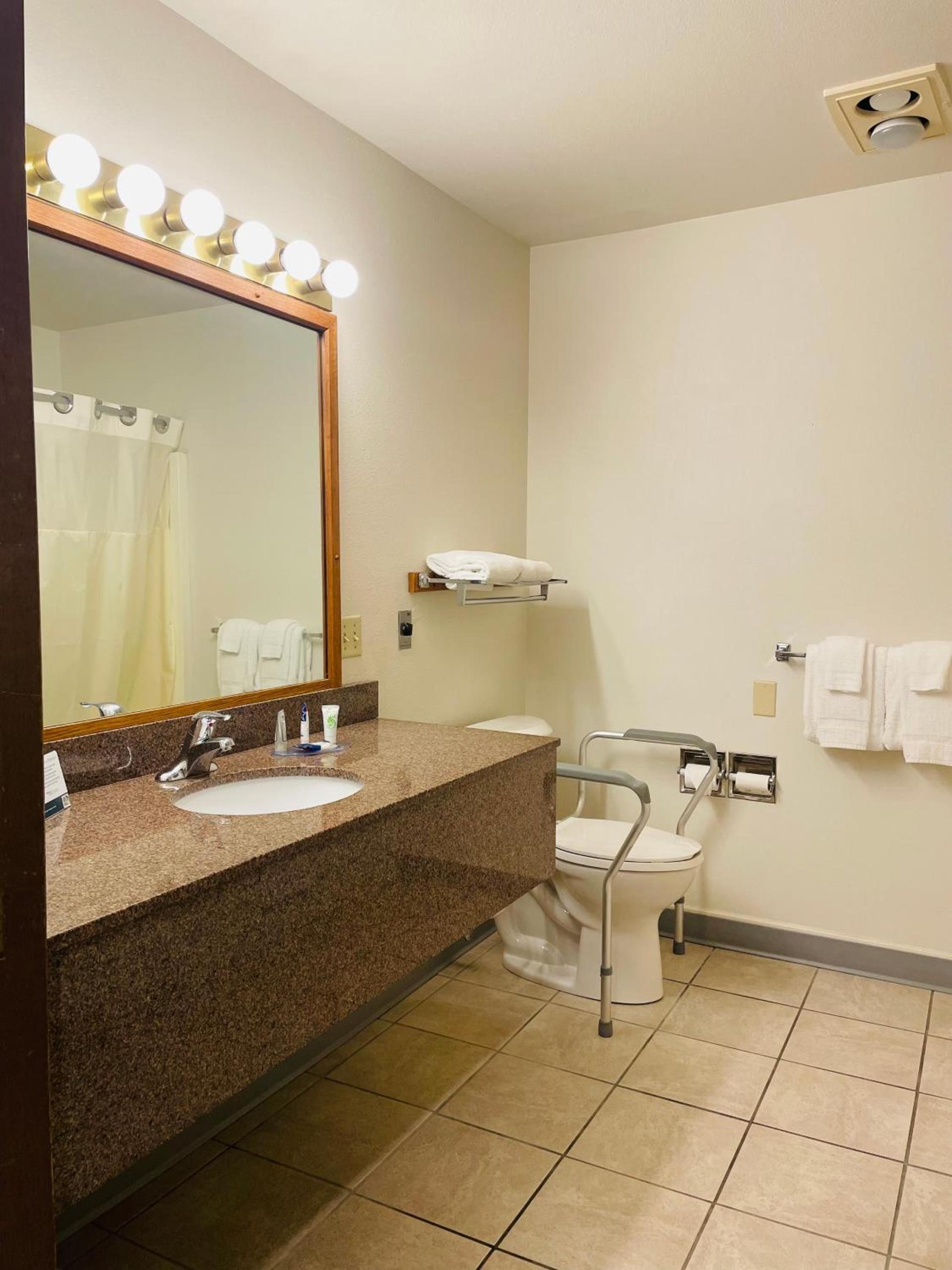America's Best Value Inn Sandpoint photo 32