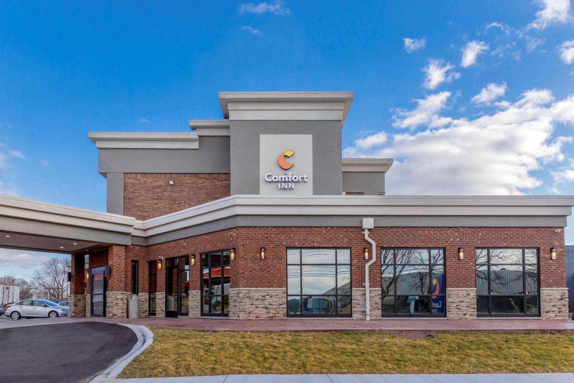Comfort Inn Detroit - Troy photo 2
