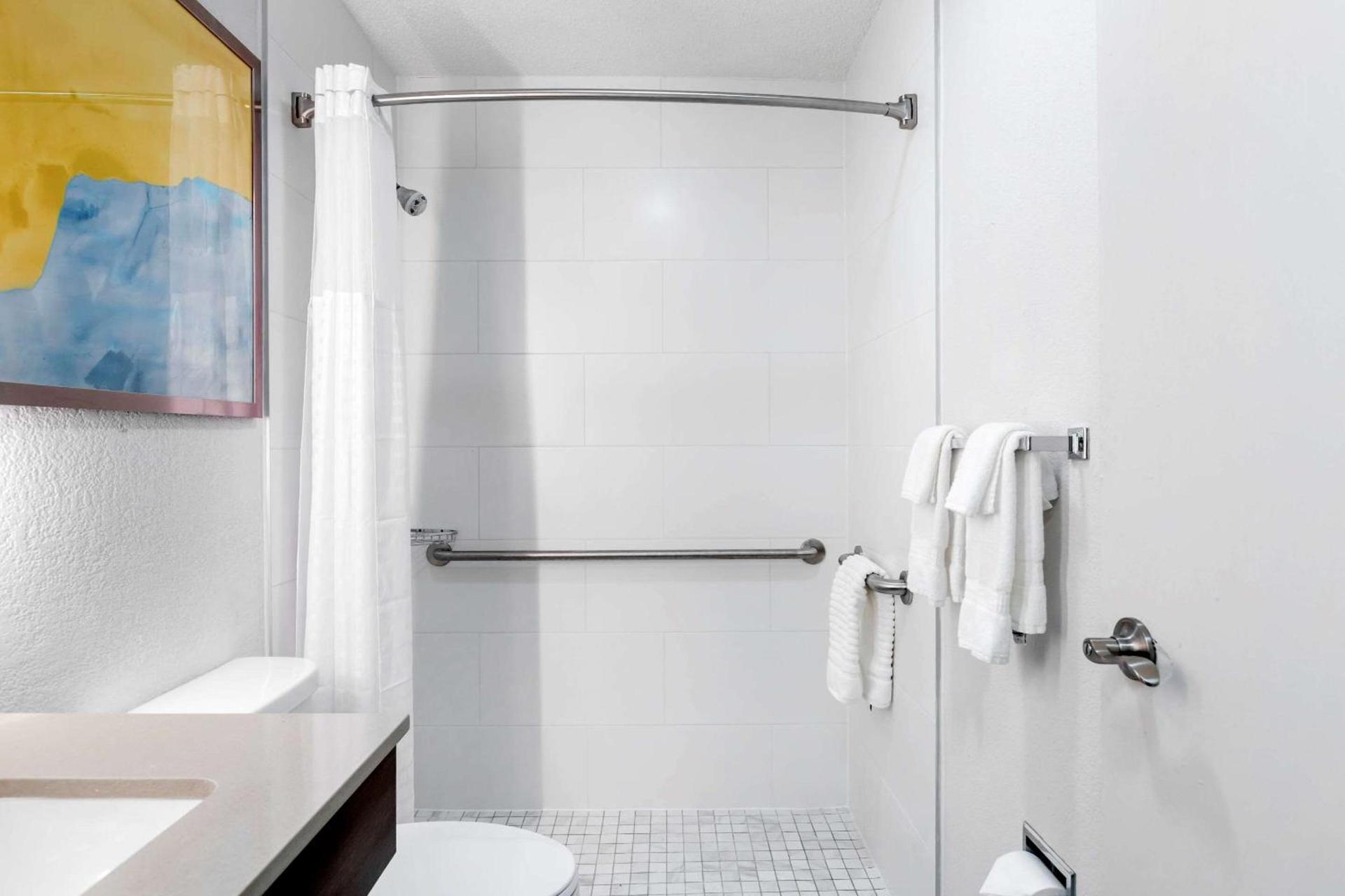 Comfort Inn Detroit - Troy photo 25