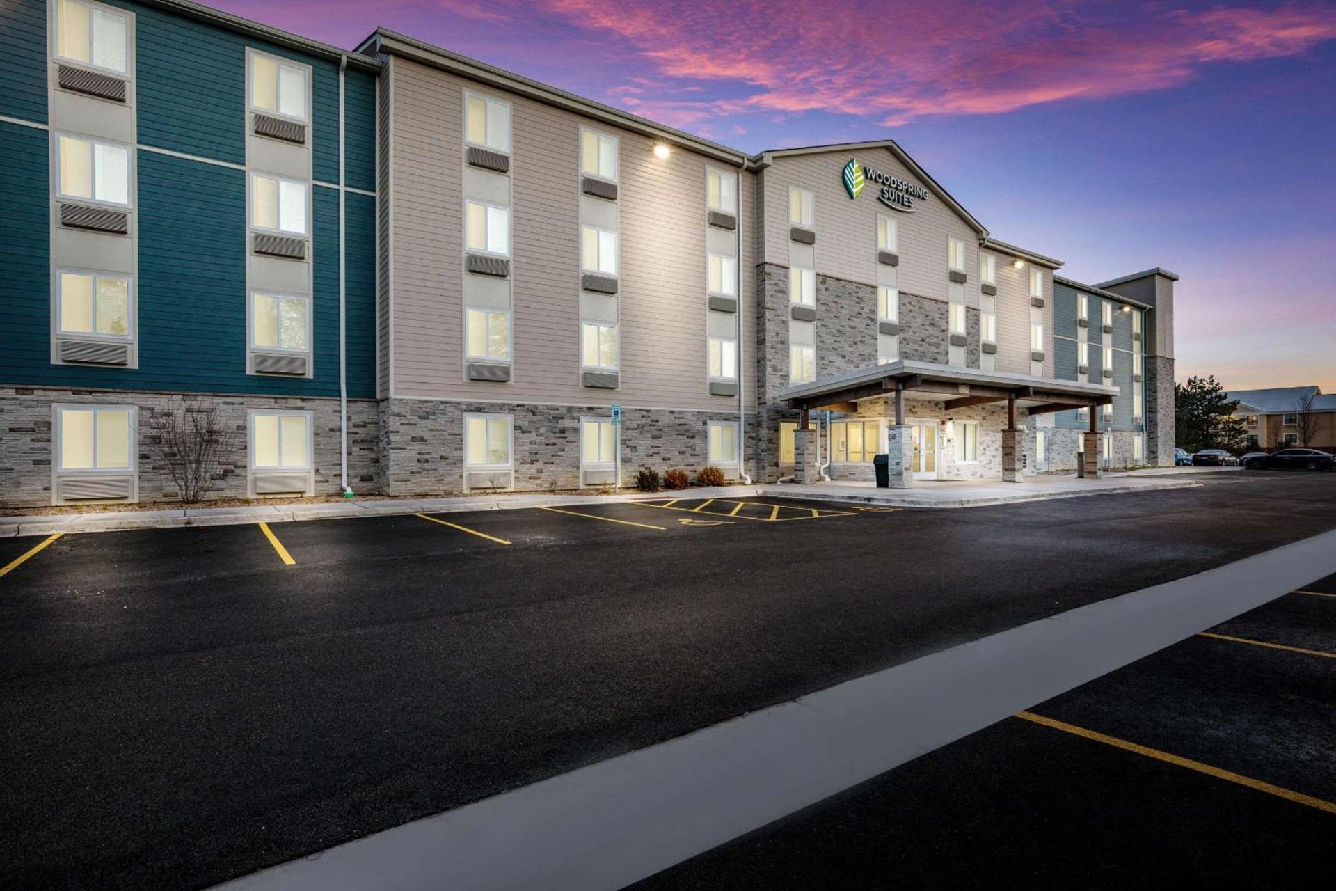 WoodSpring Suites Gurnee - Chicago photo 6