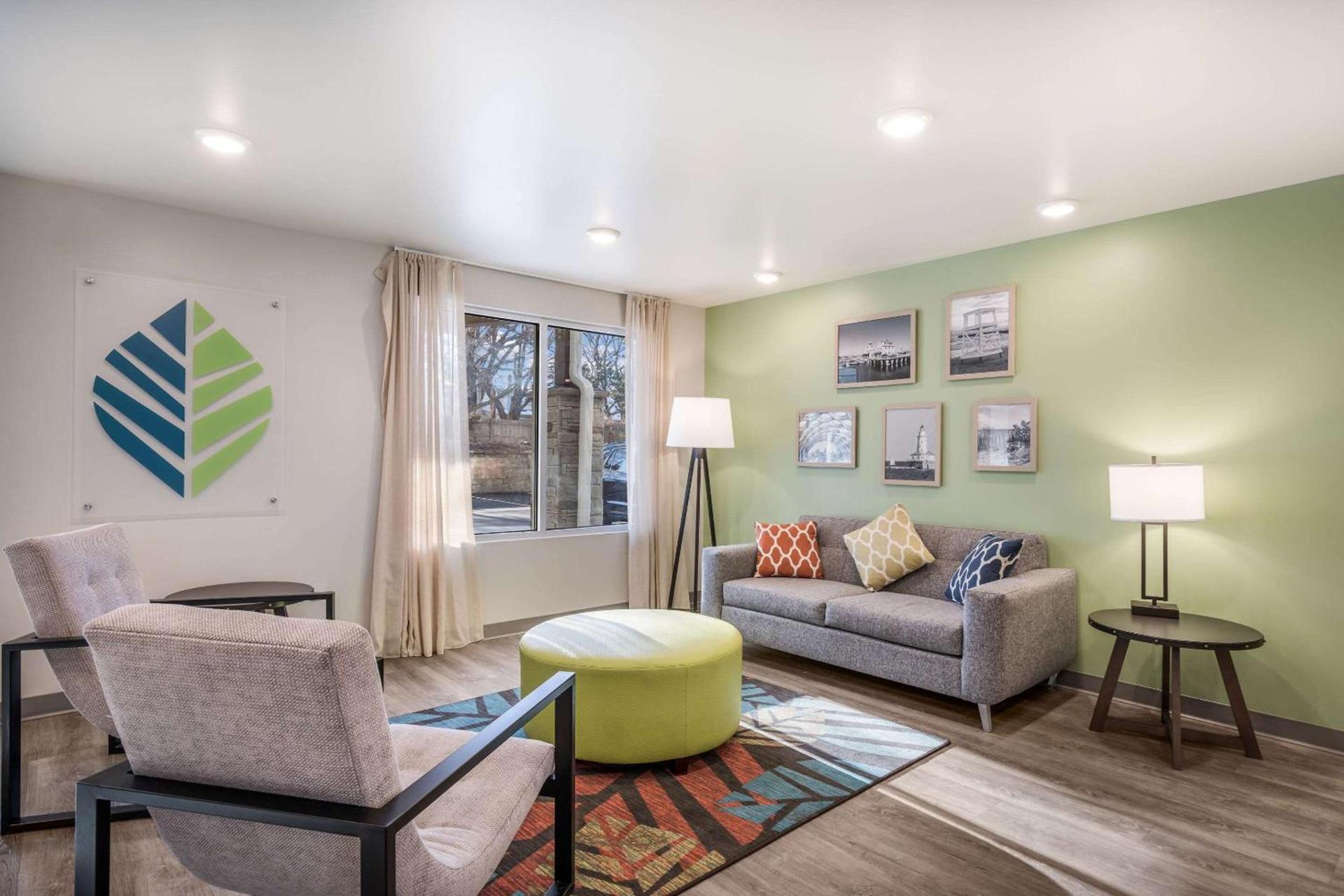 WoodSpring Suites Gurnee - Chicago photo 8