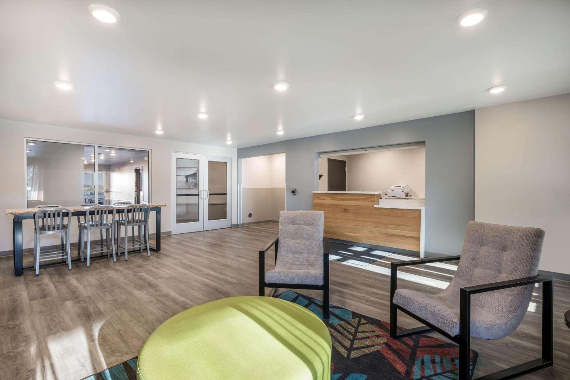 WoodSpring Suites Gurnee - Chicago photo 9