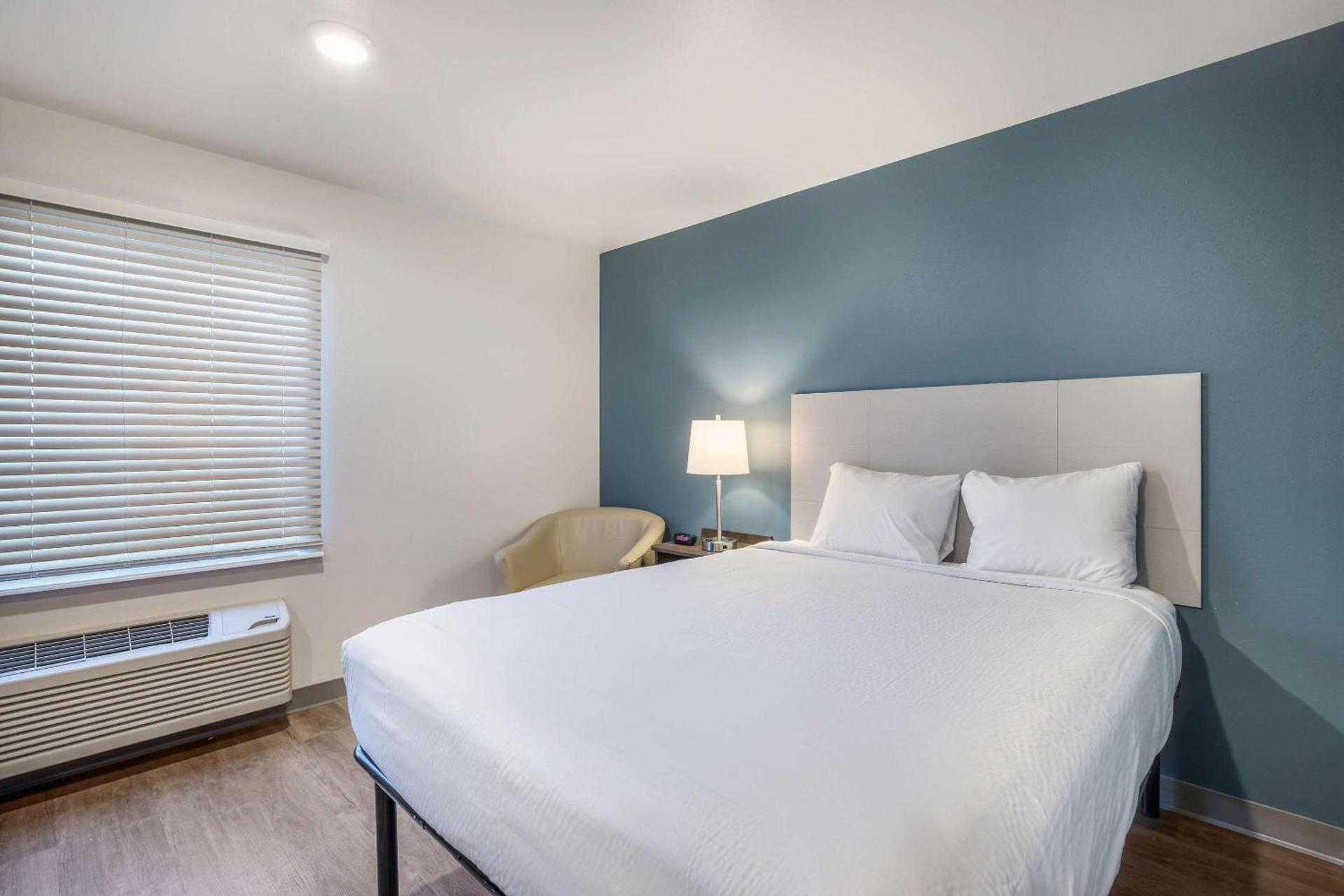 WoodSpring Suites Gurnee - Chicago photo 10