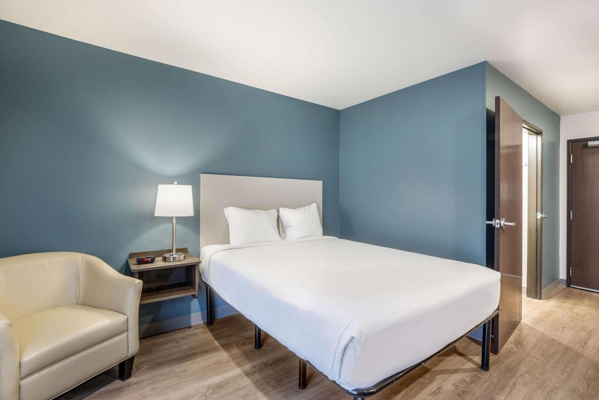 WoodSpring Suites Gurnee - Chicago photo 11