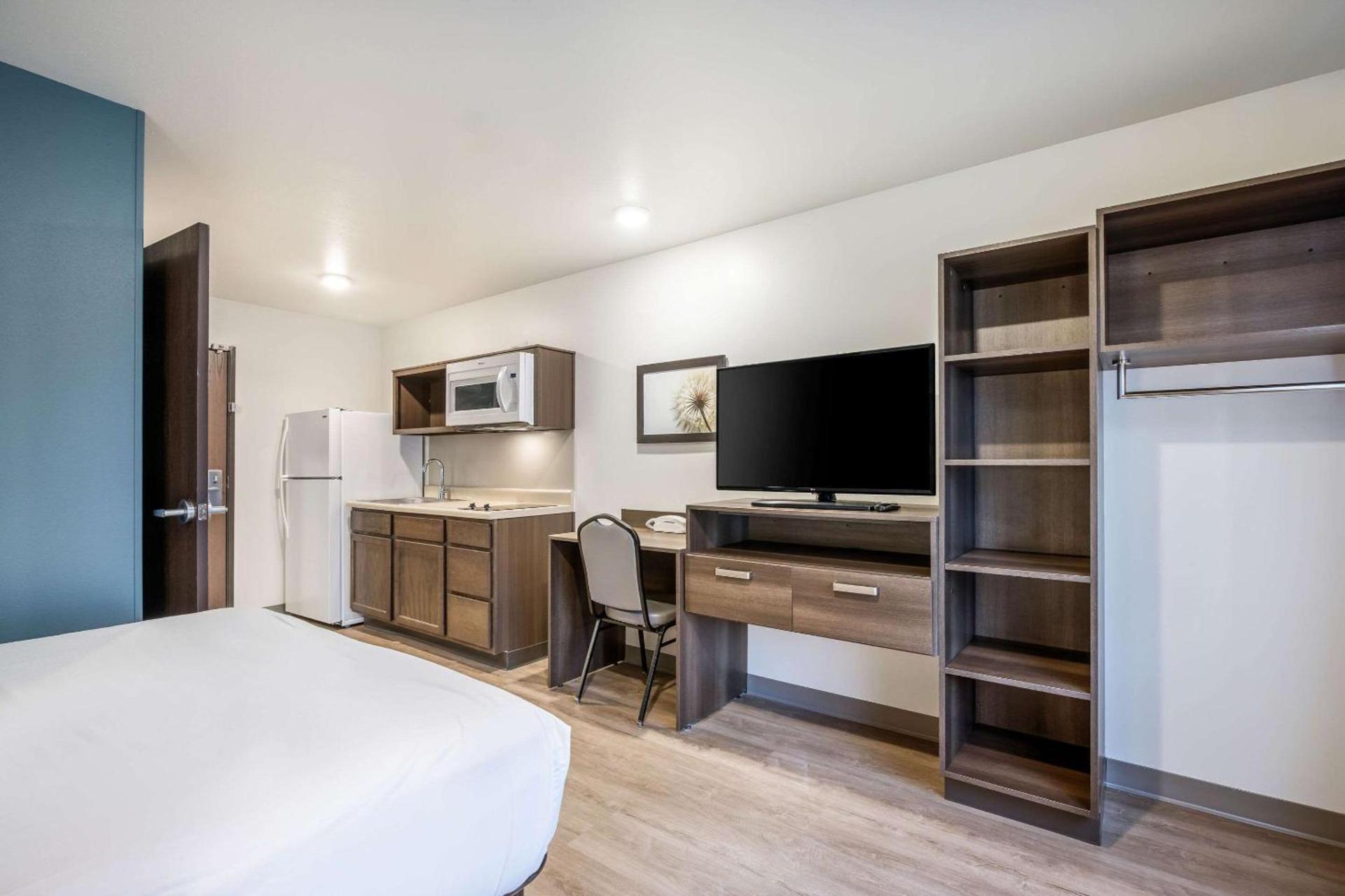WoodSpring Suites Gurnee - Chicago photo 12