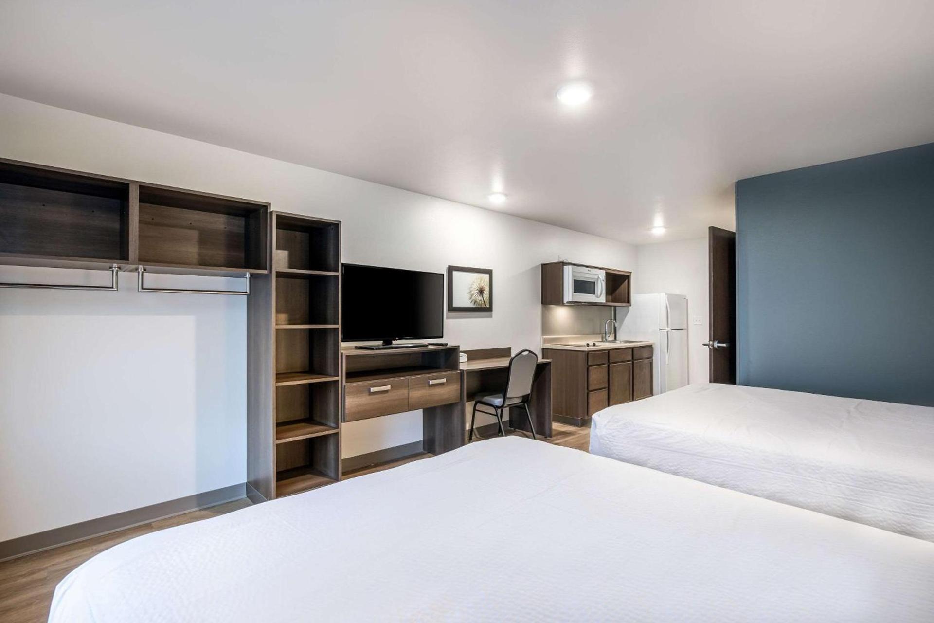WoodSpring Suites Gurnee - Chicago photo 15