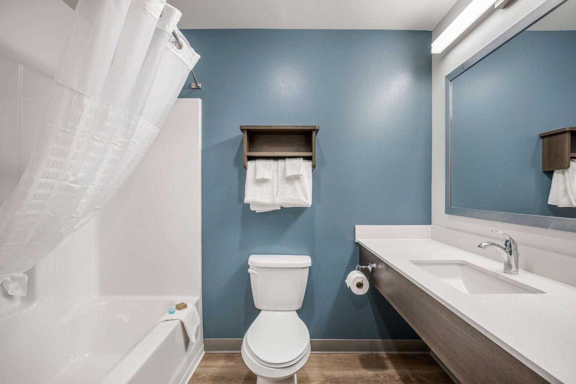 WoodSpring Suites Gurnee - Chicago photo 16