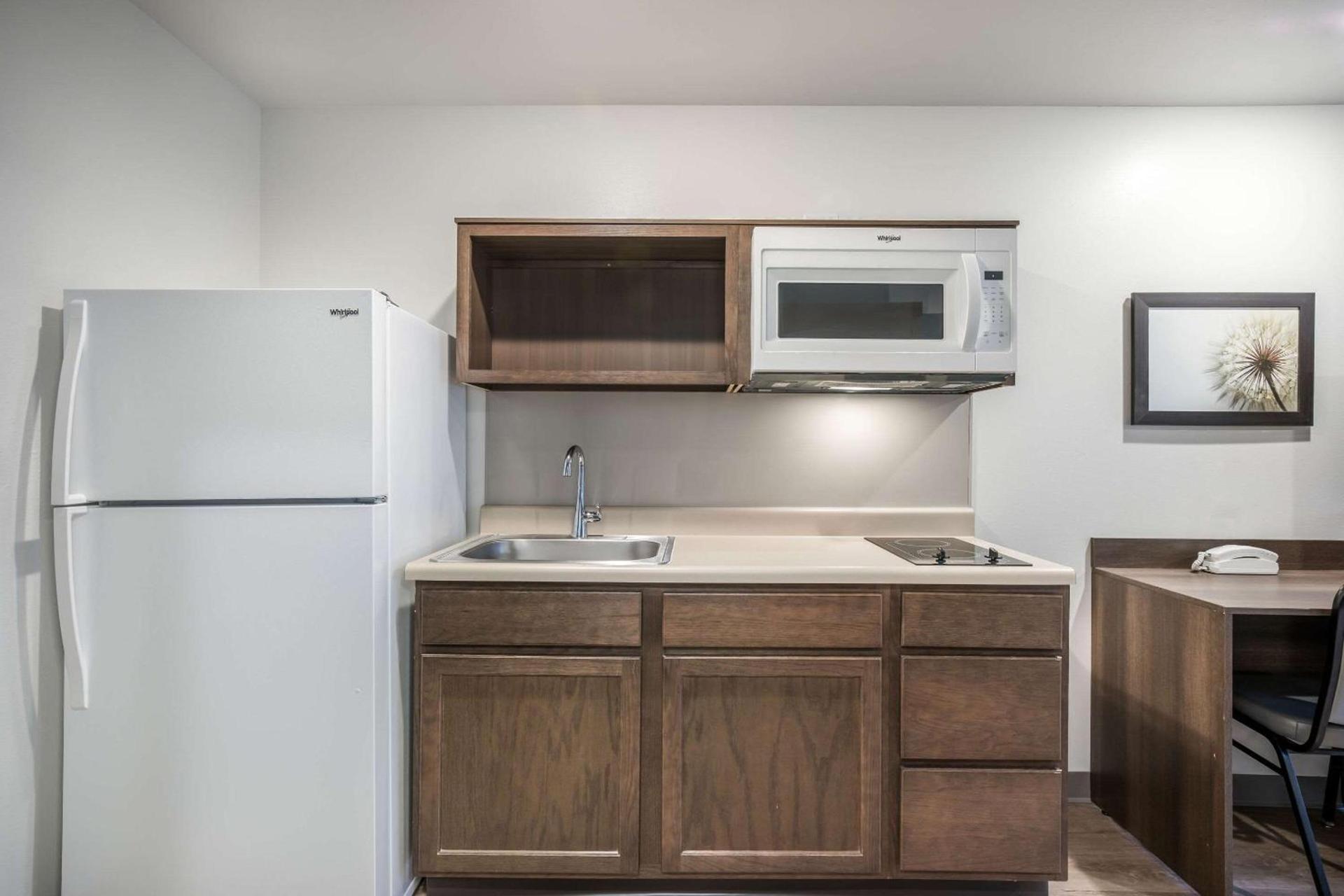 WoodSpring Suites Gurnee - Chicago photo 17