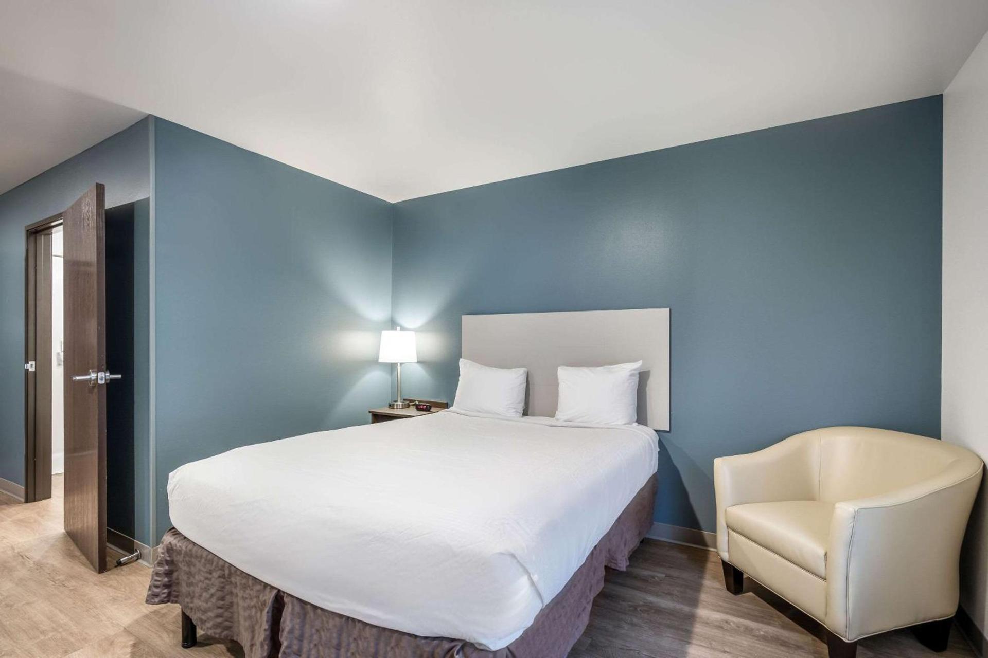 WoodSpring Suites Gurnee - Chicago photo 18
