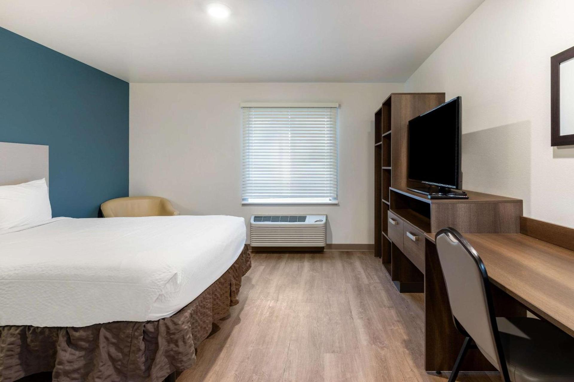 WoodSpring Suites Gurnee - Chicago photo 20