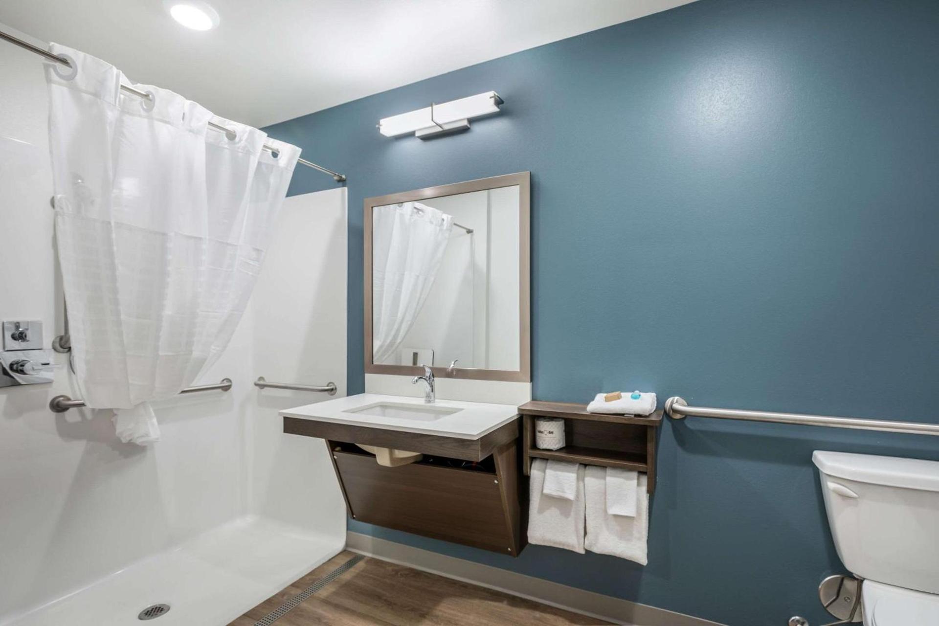 WoodSpring Suites Gurnee - Chicago photo 22