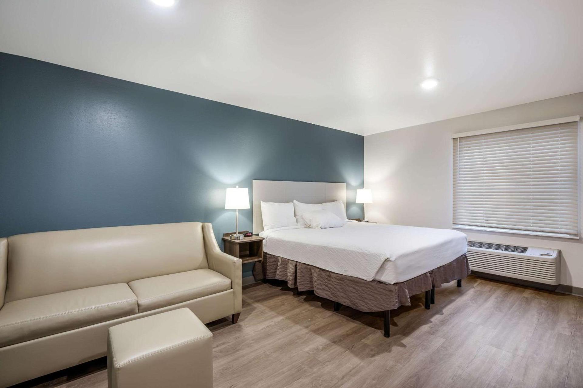 WoodSpring Suites Gurnee - Chicago photo 23