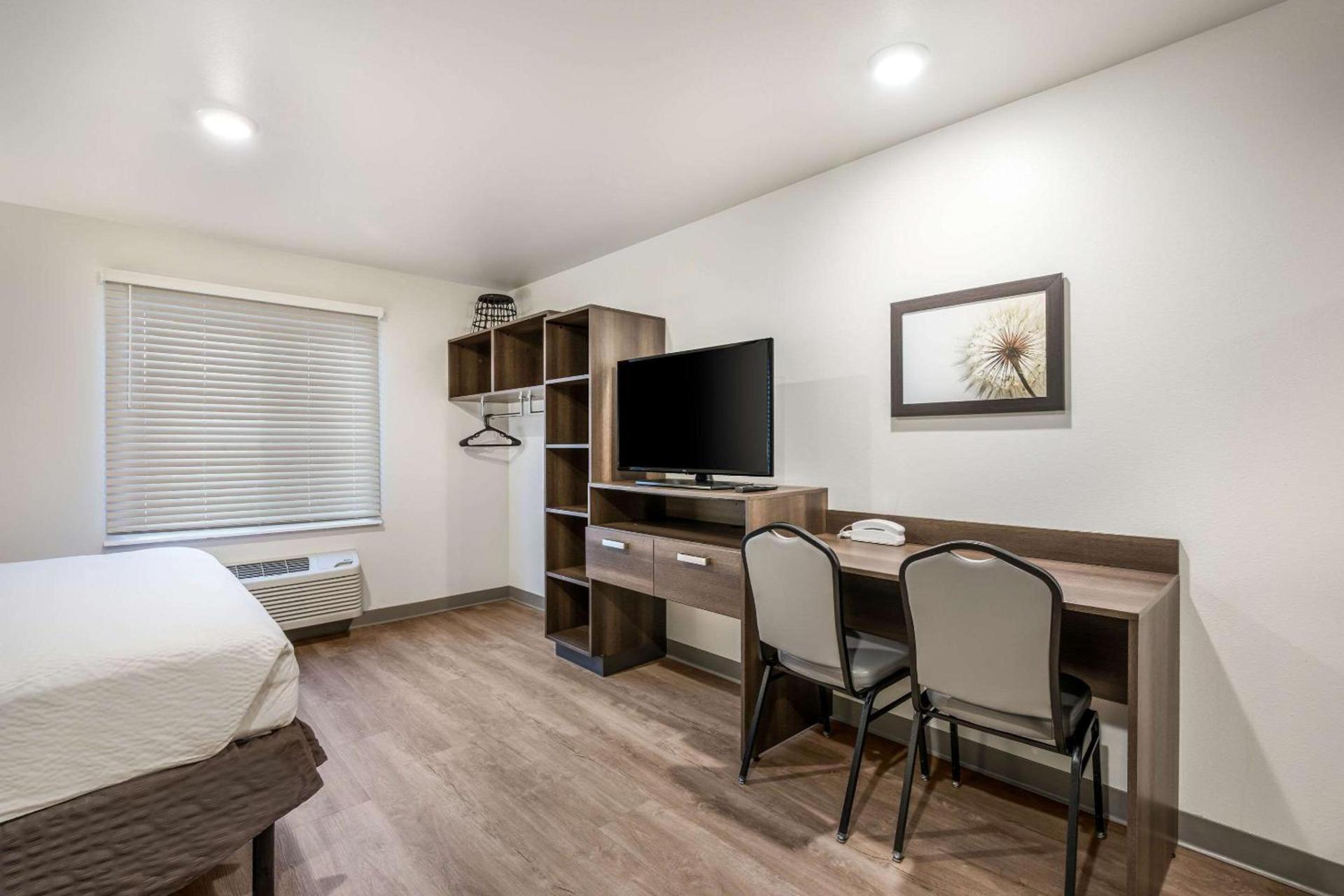 WoodSpring Suites Gurnee - Chicago photo 24