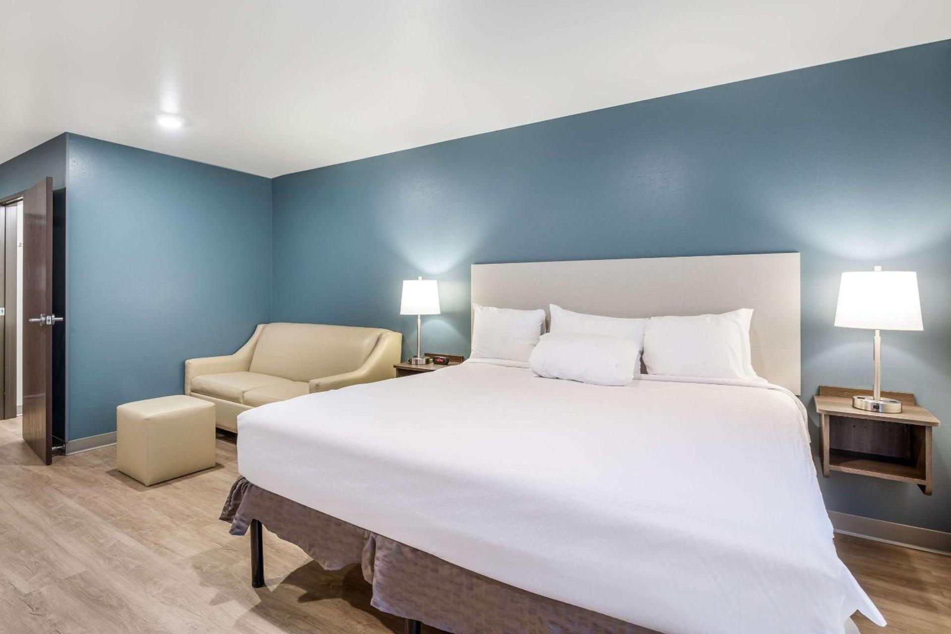 WoodSpring Suites Gurnee - Chicago photo 25