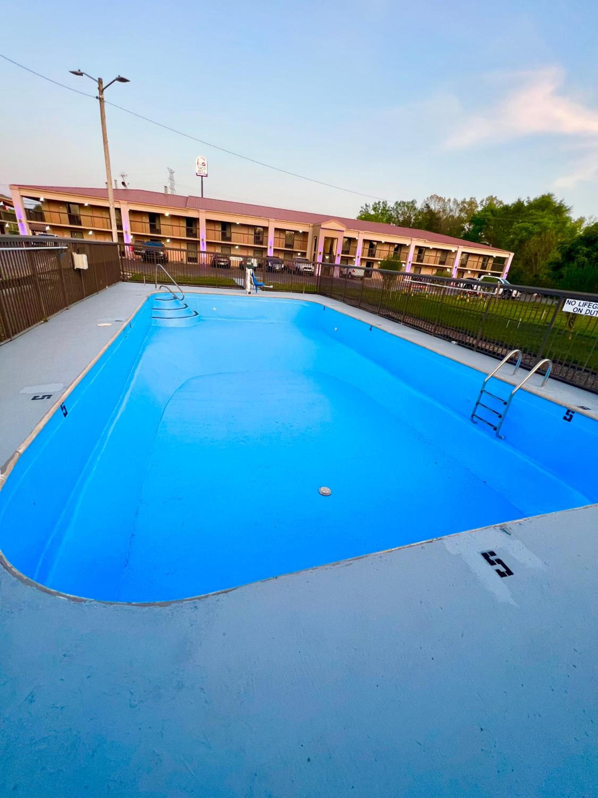 Days Inn by Wyndham Athens photo 9