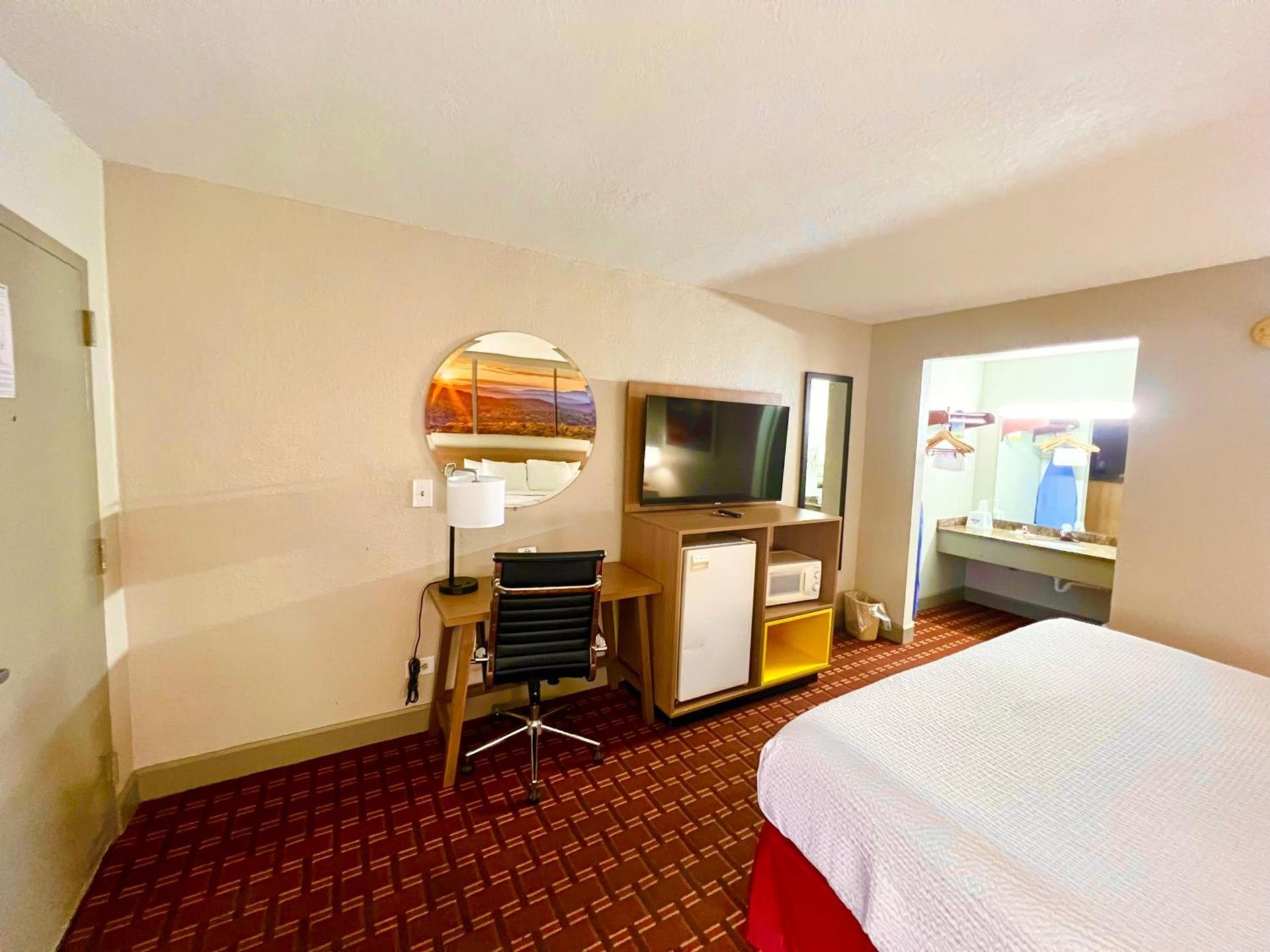 Days Inn by Wyndham Athens photo 6
