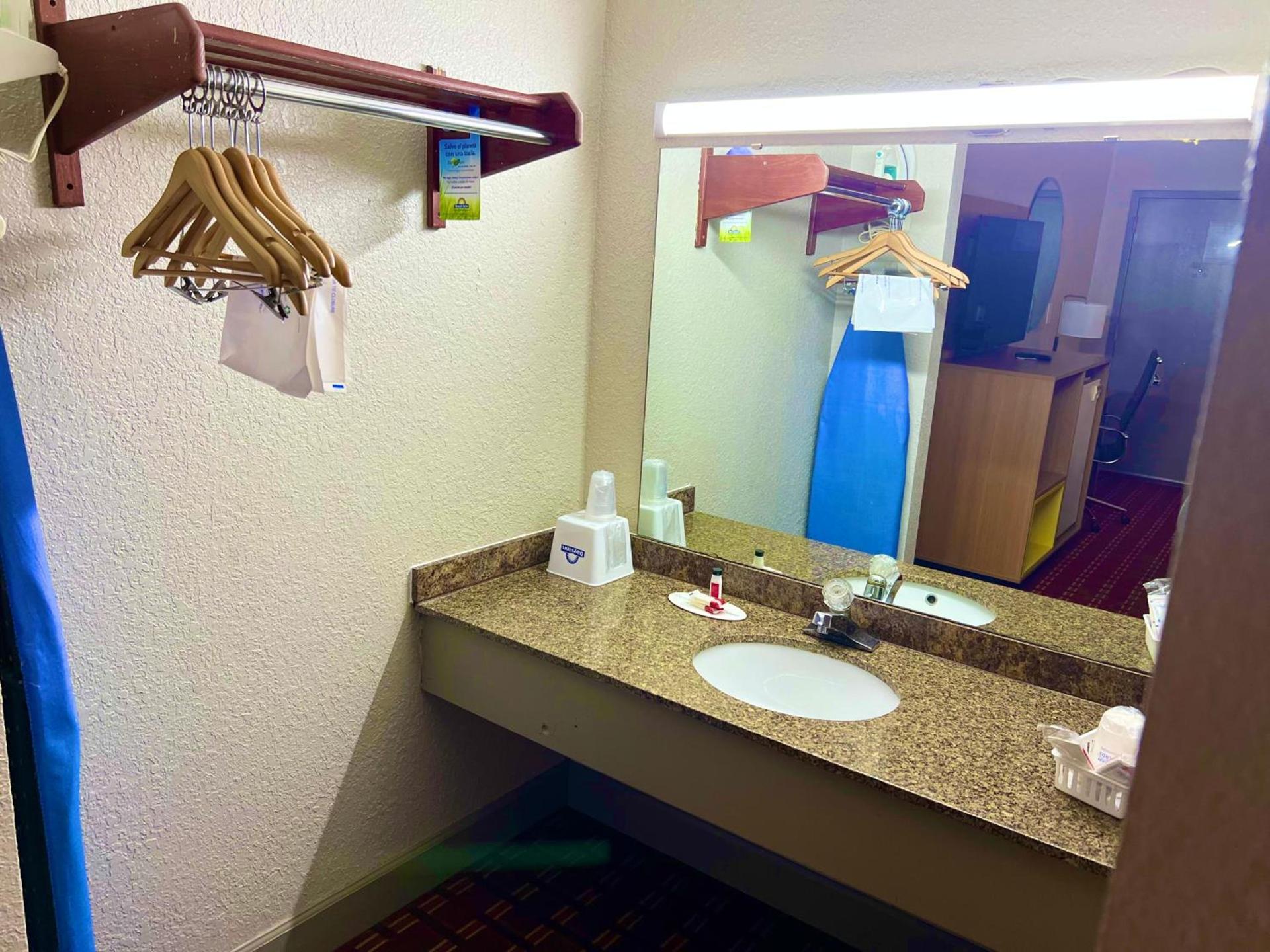 Days Inn by Wyndham Athens photo 13