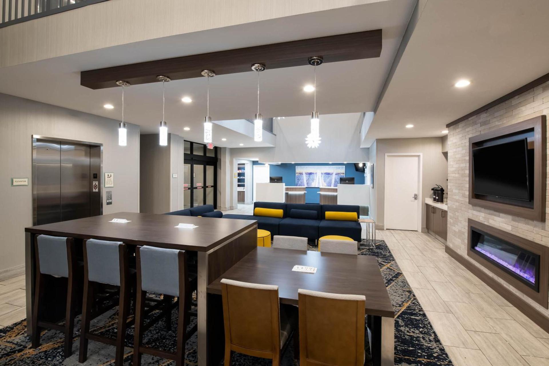 Baymont by Wyndham White Plains - Elmsford photo 31