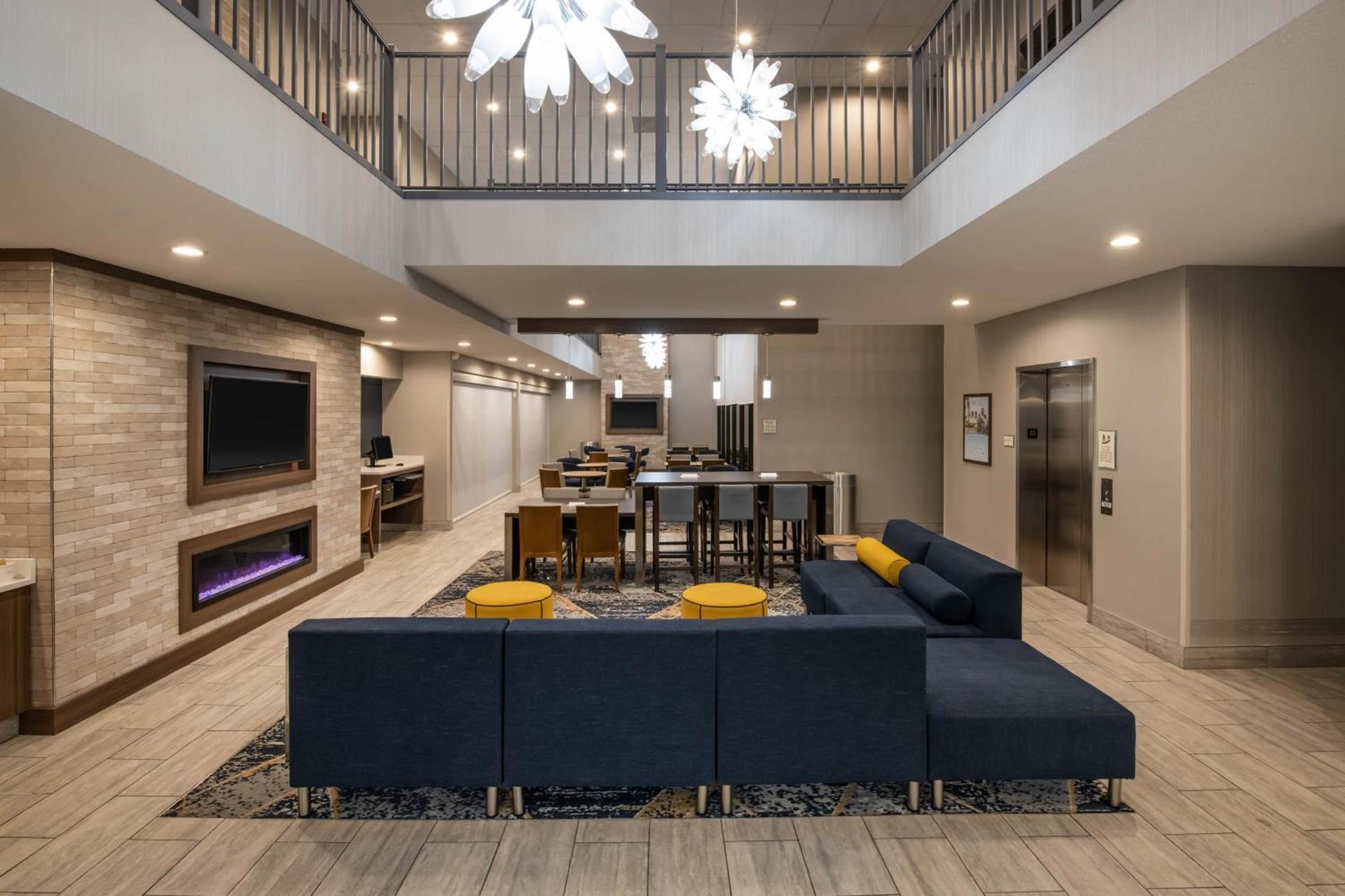 Baymont by Wyndham White Plains - Elmsford photo 32