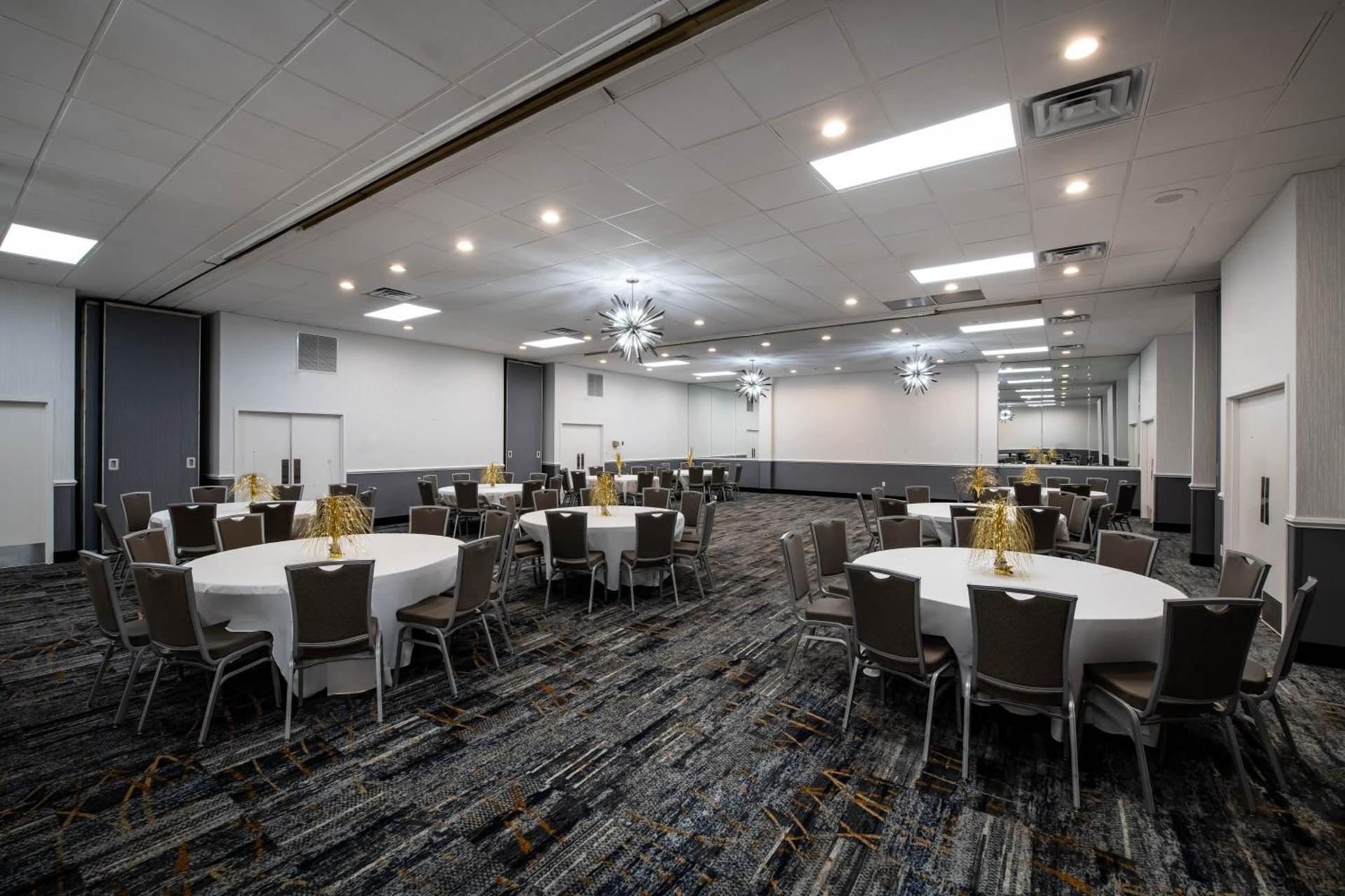Baymont by Wyndham White Plains - Elmsford photo 43