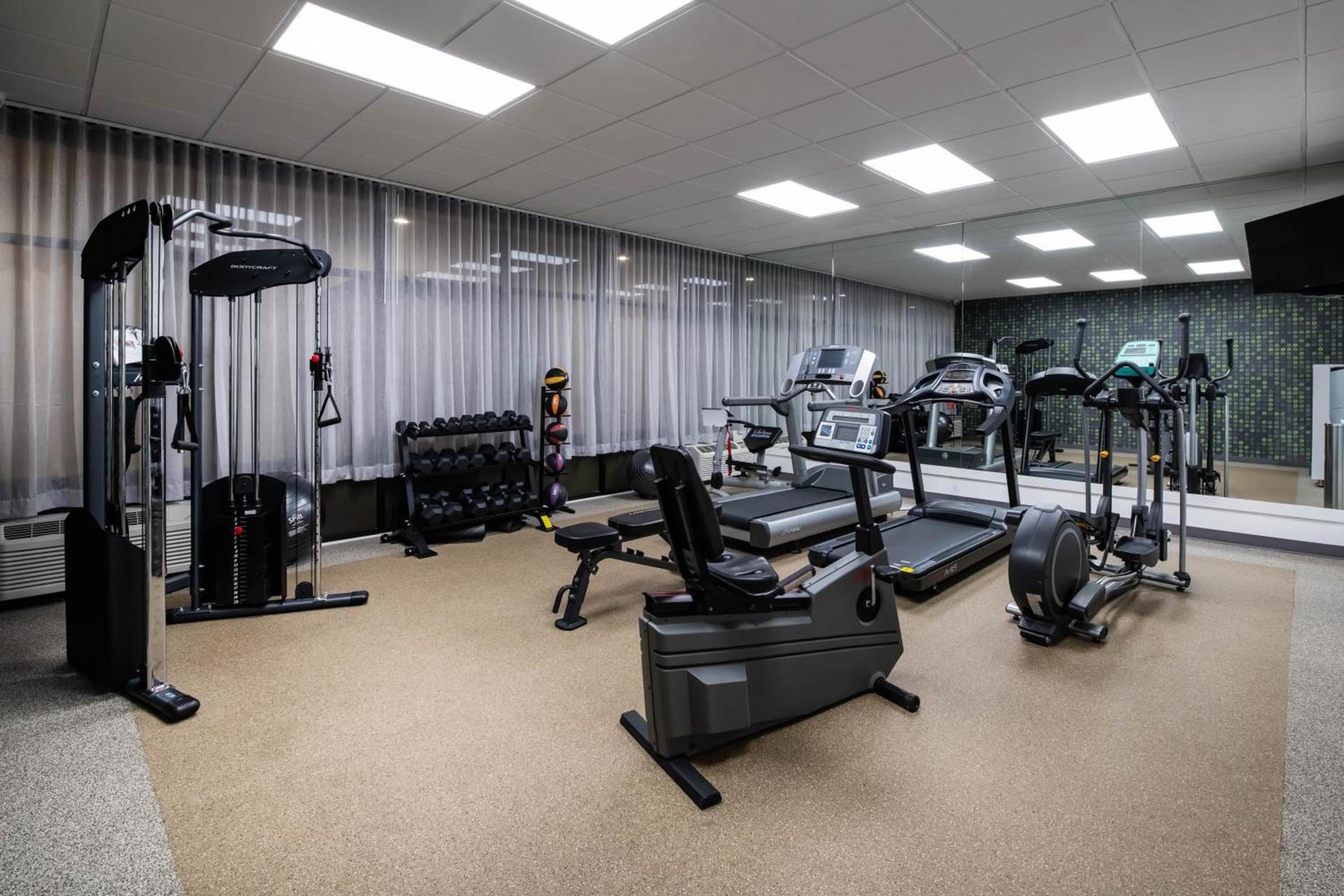 Baymont by Wyndham White Plains - Elmsford photo 41