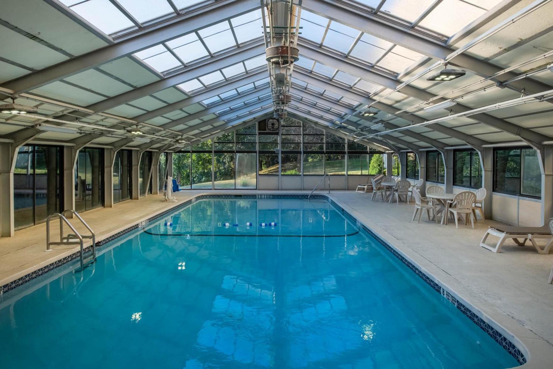 Baymont by Wyndham White Plains - Elmsford photo 40