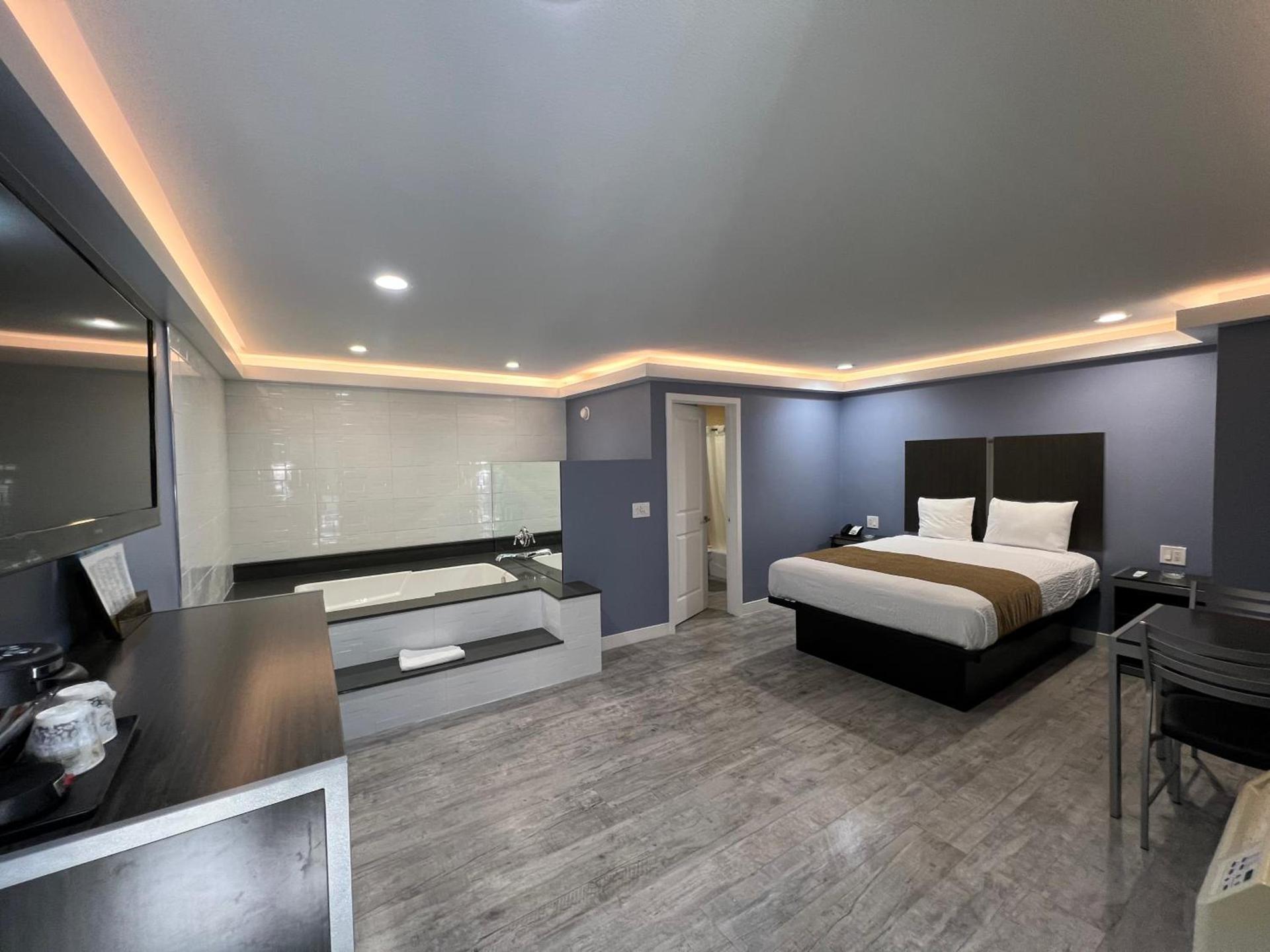 Deluxe Inn Hawthorne/ LAX photo 33