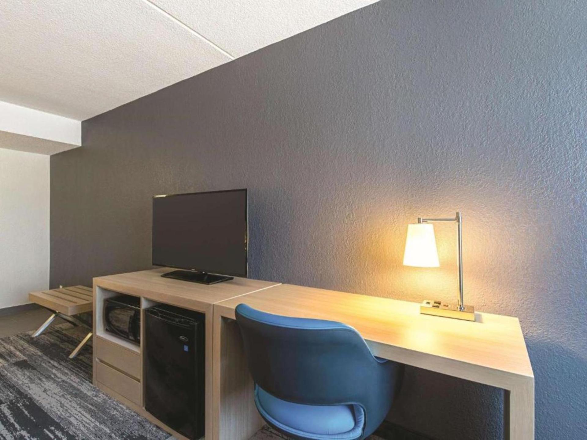 Baymont by Wyndham White Plains - Elmsford photo 50